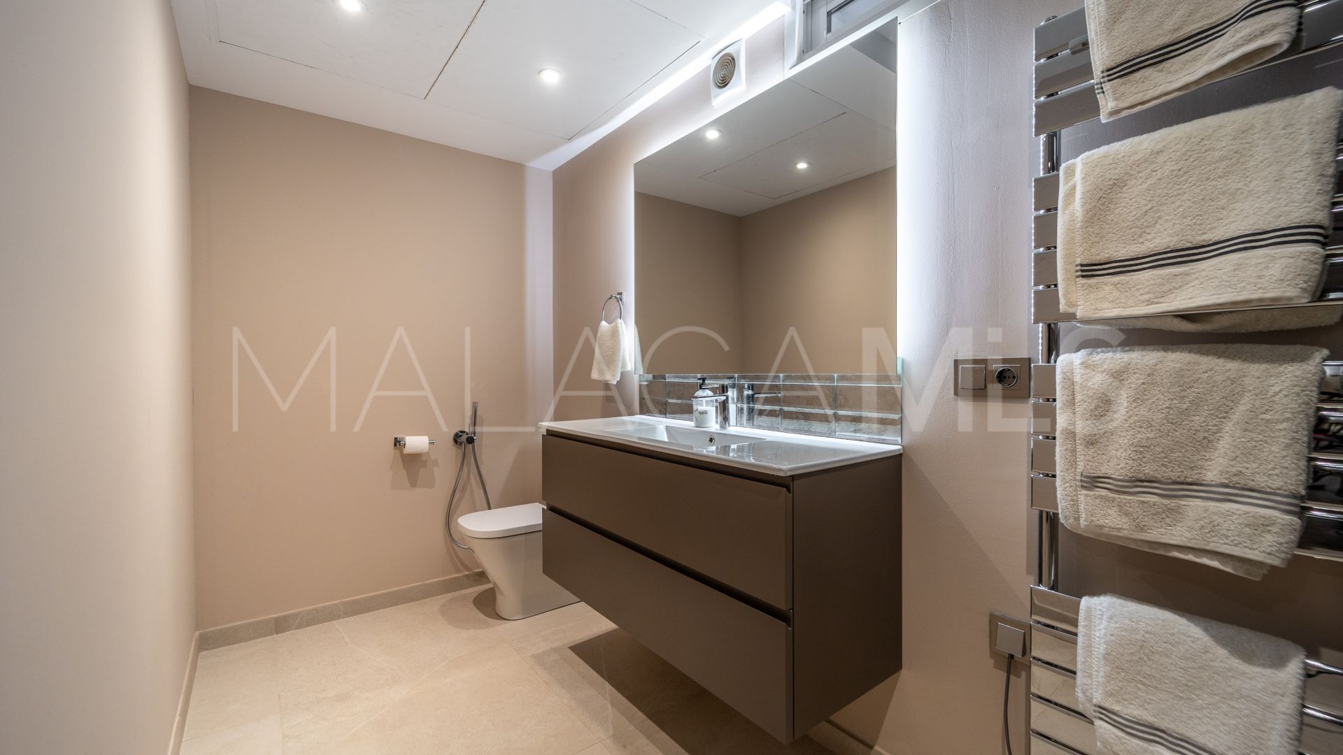 5 bedrooms villa in Aloha for sale