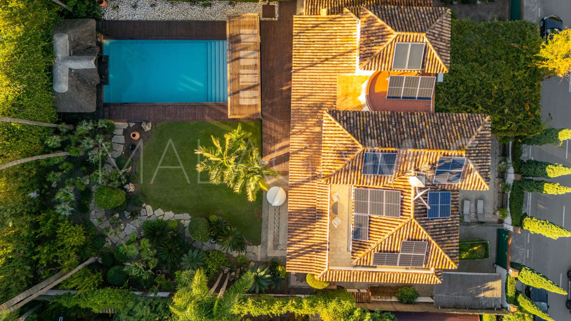 5 bedrooms villa in Aloha for sale