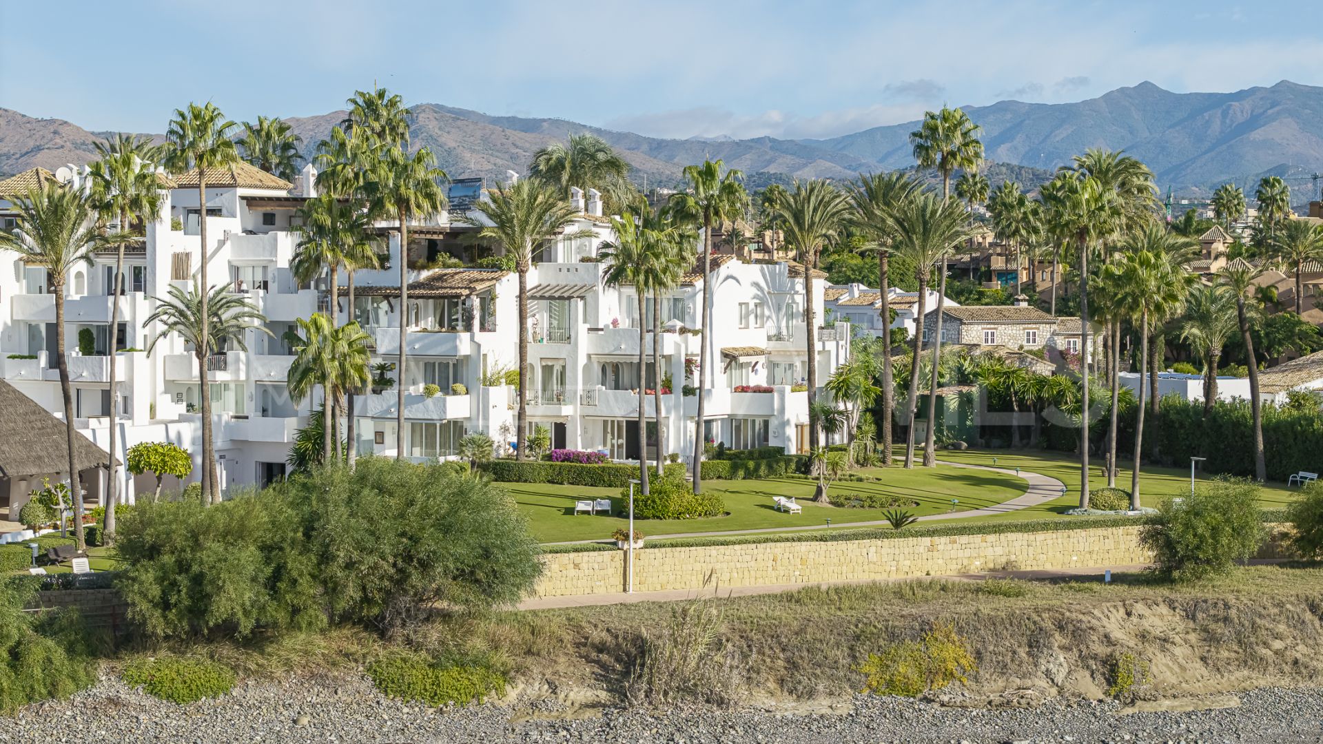 Ground floor apartment for sale in Alcazaba Beach