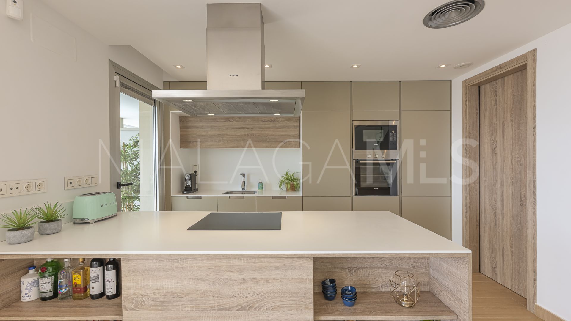 Duplex penthouse for sale in Botanic