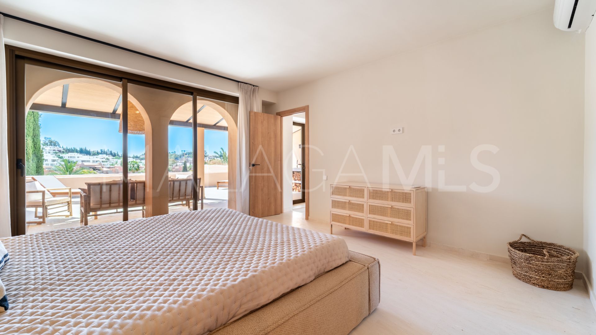 Duplex penthouse for sale in La Cartuja del Golf