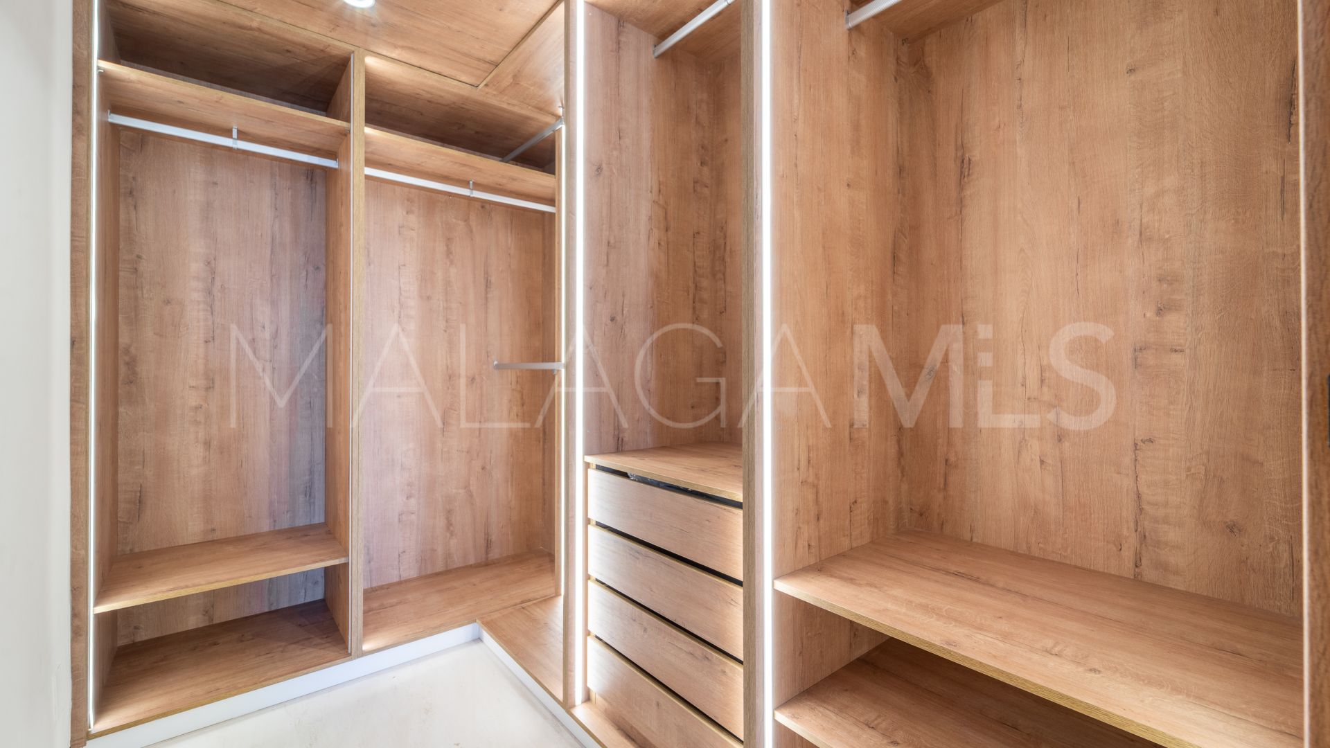 Duplex penthouse for sale in La Cartuja del Golf
