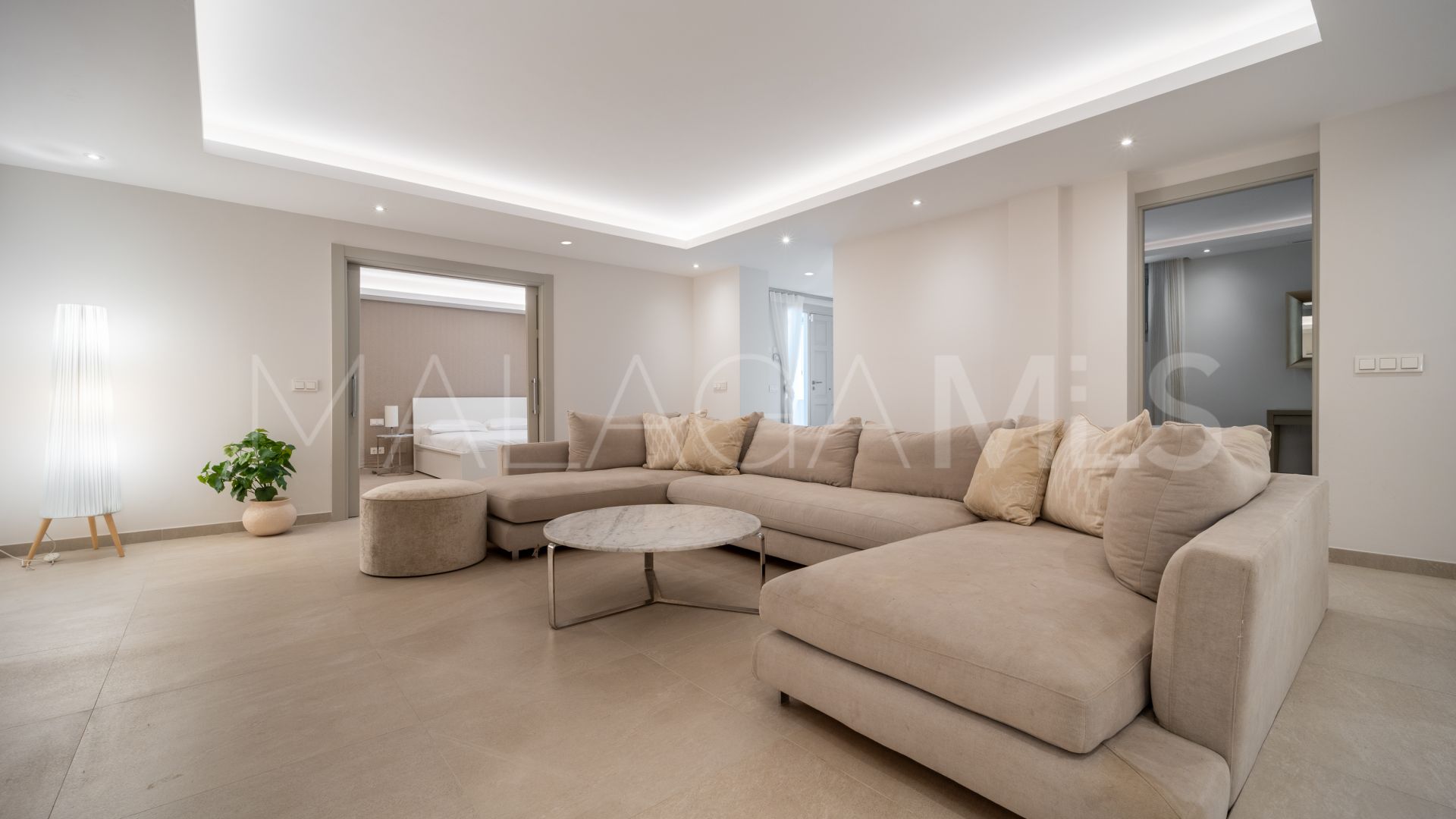 For sale 6 bedrooms villa in Los Naranjos Golf