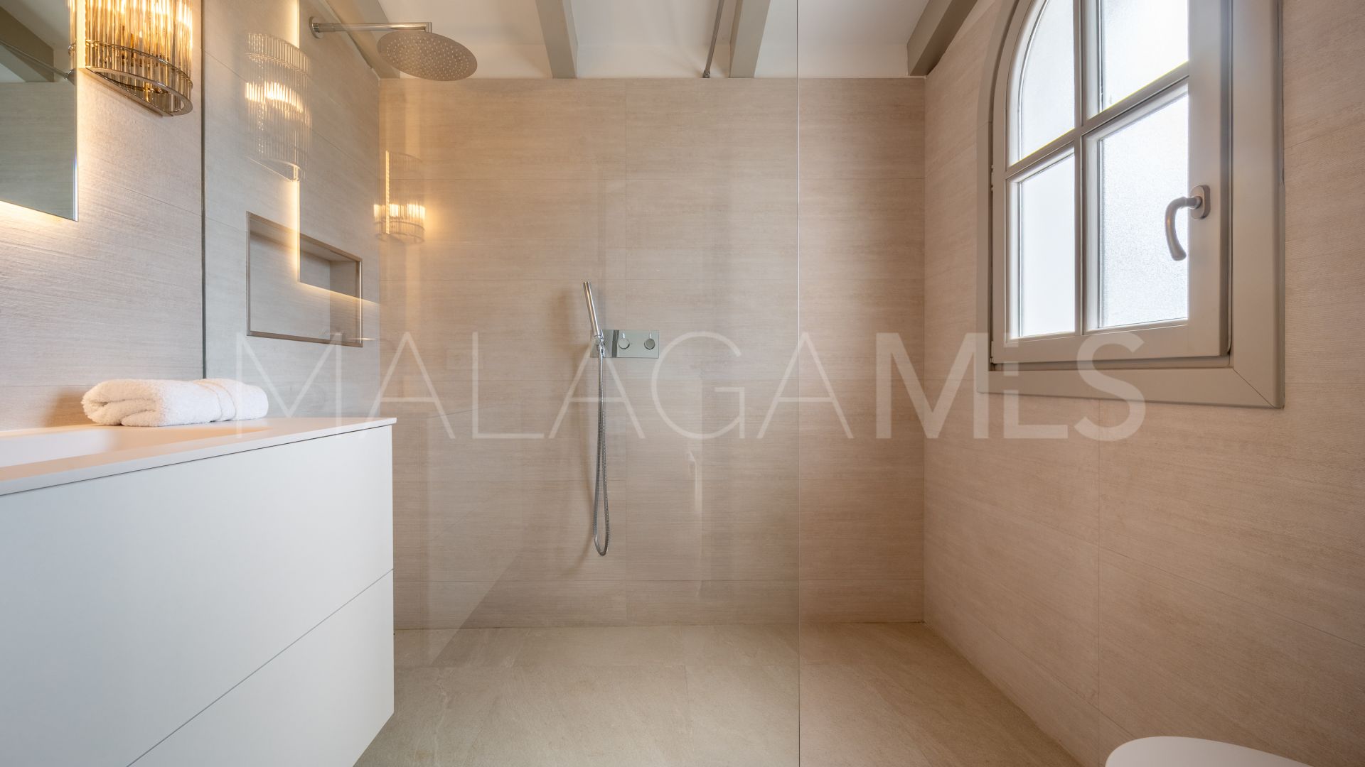 For sale 6 bedrooms villa in Los Naranjos Golf