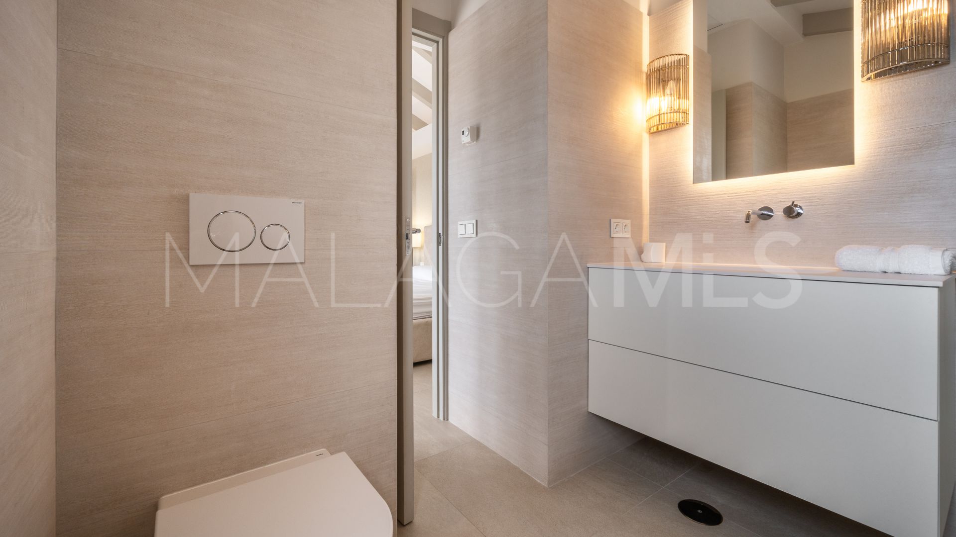 For sale 6 bedrooms villa in Los Naranjos Golf