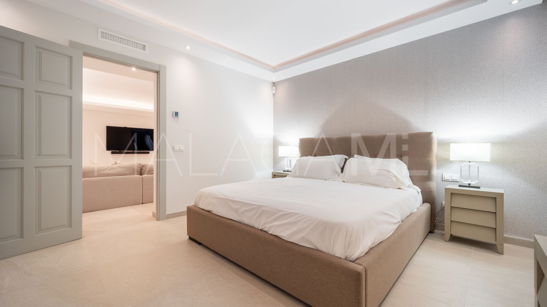 For sale 6 bedrooms villa in Los Naranjos Golf