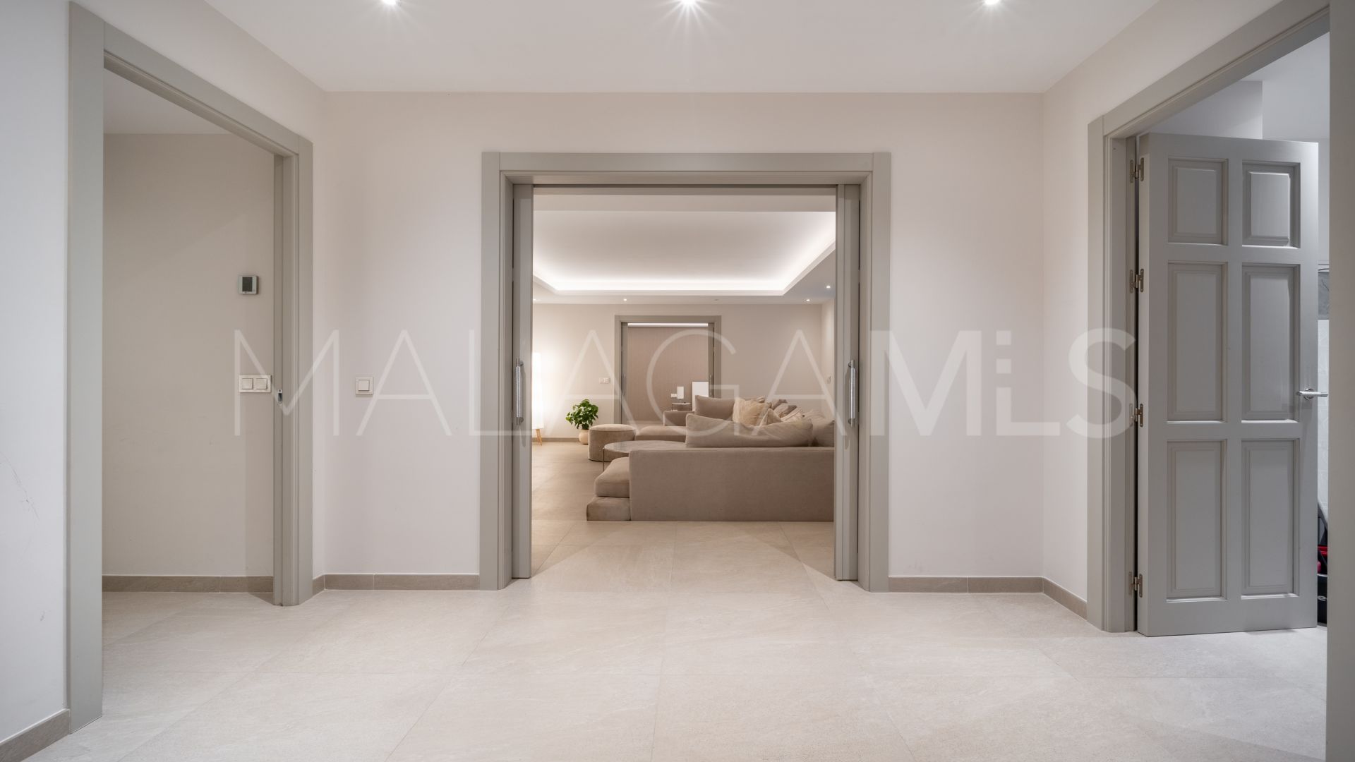 For sale 6 bedrooms villa in Los Naranjos Golf