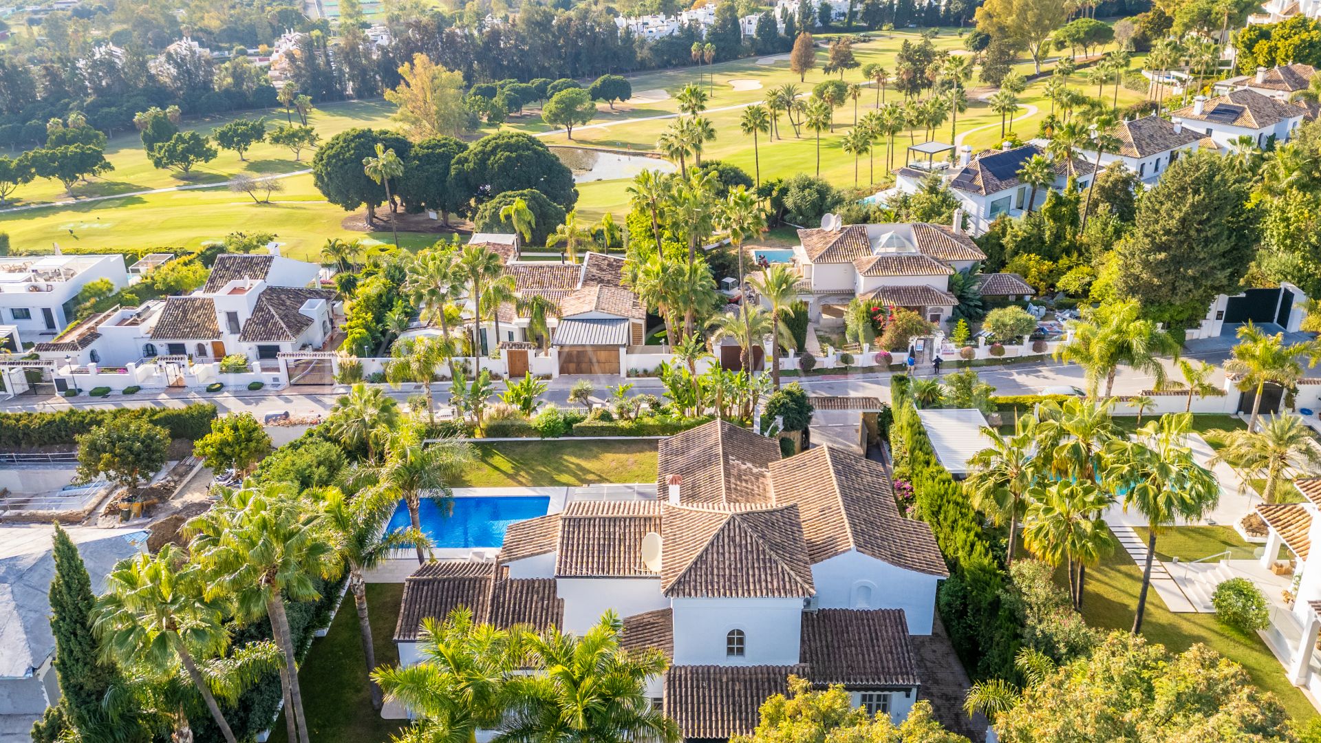 For sale 6 bedrooms villa in Los Naranjos Golf