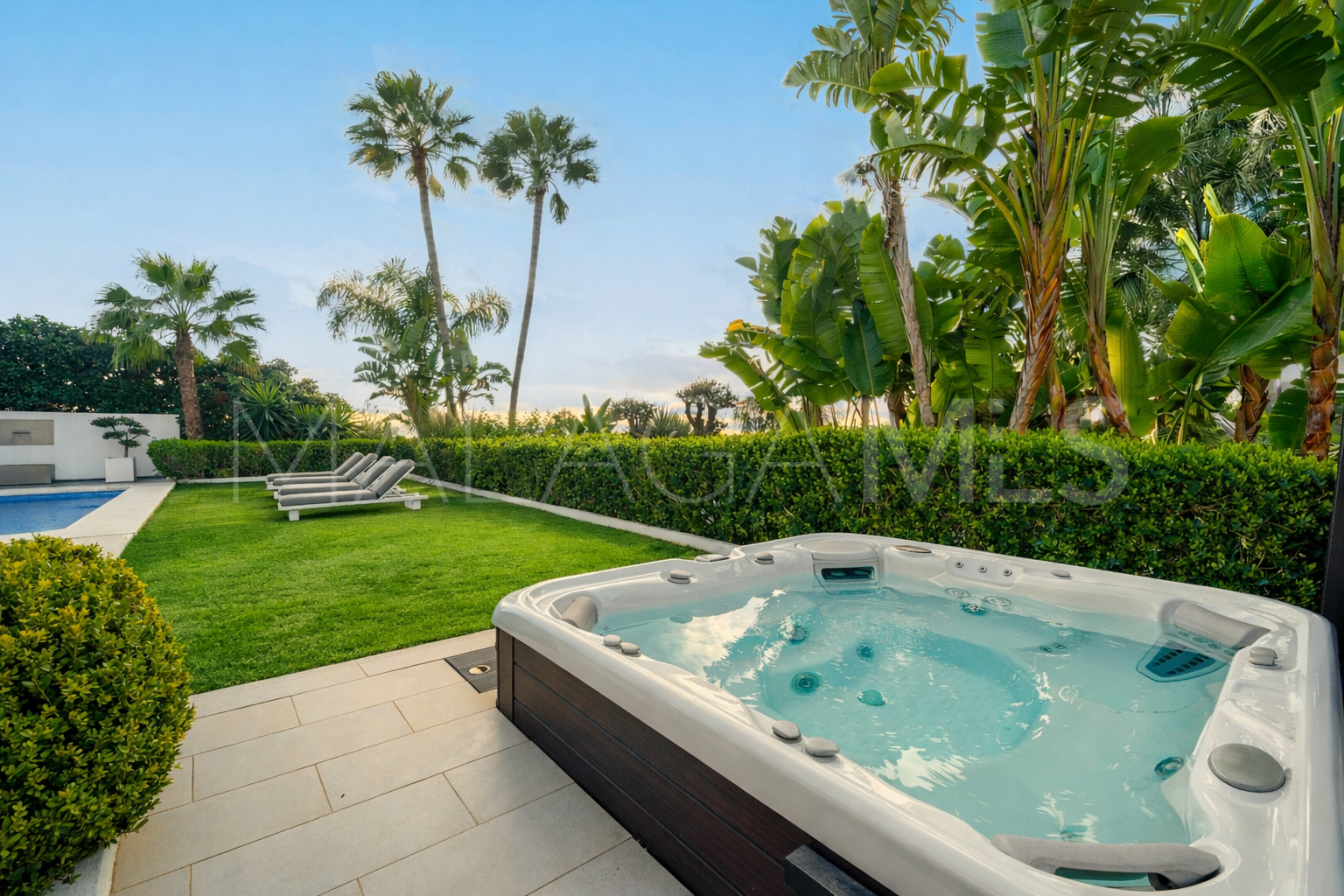 For sale 6 bedrooms villa in Los Naranjos Golf