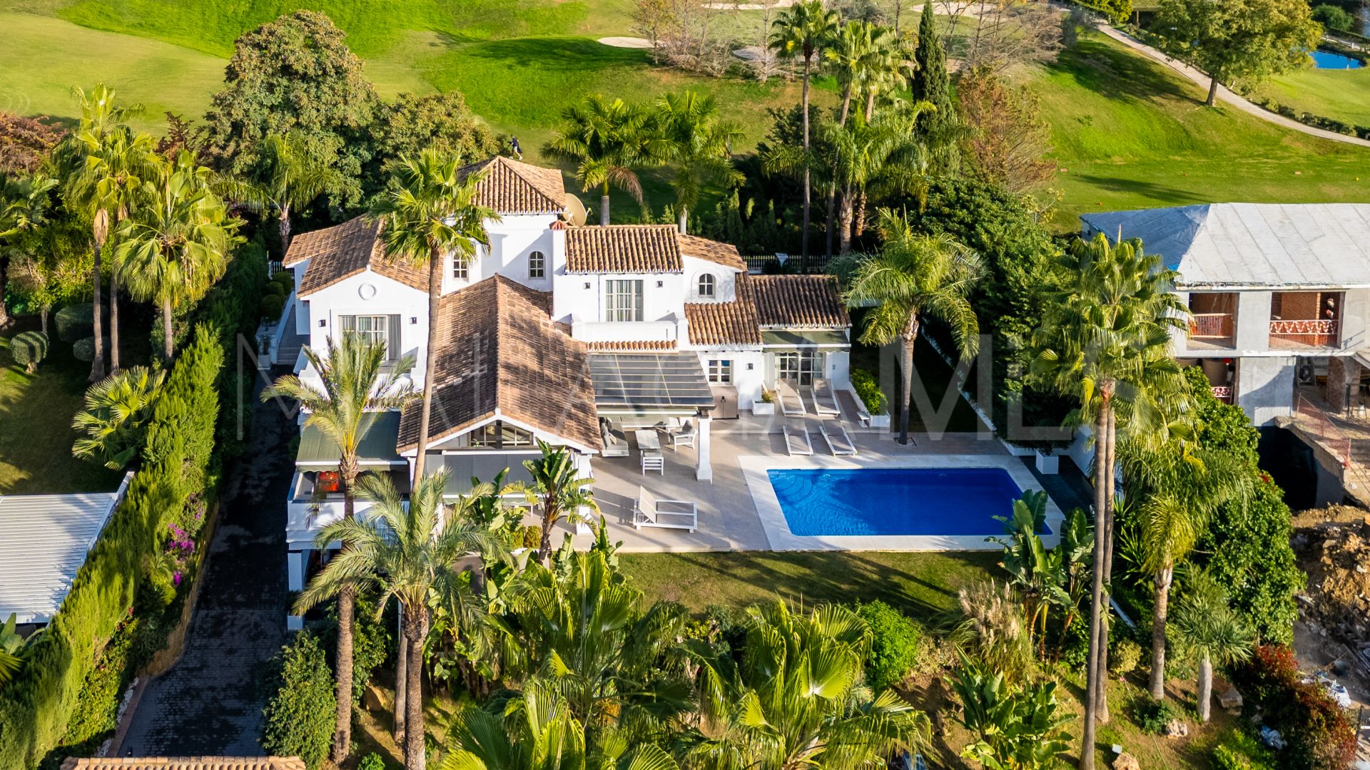 For sale 6 bedrooms villa in Los Naranjos Golf