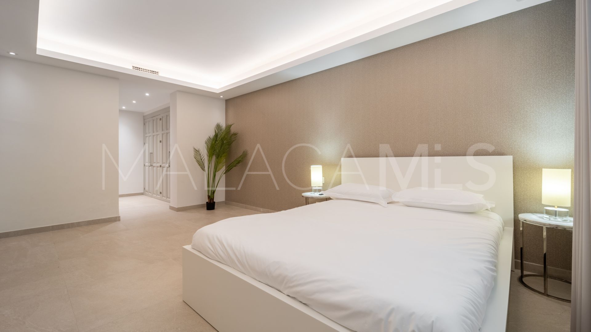 For sale 6 bedrooms villa in Los Naranjos Golf