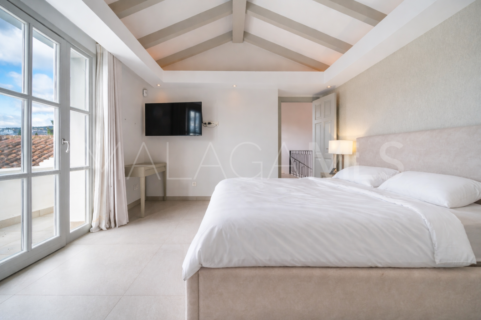 For sale 6 bedrooms villa in Los Naranjos Golf