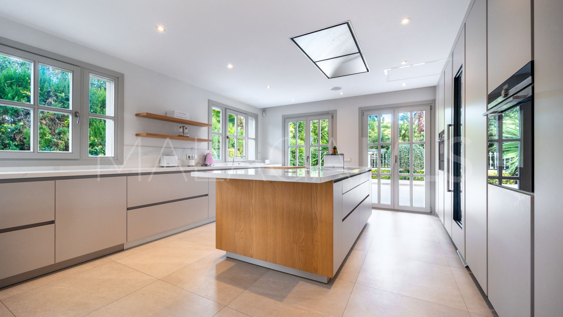 For sale 6 bedrooms villa in Los Naranjos Golf