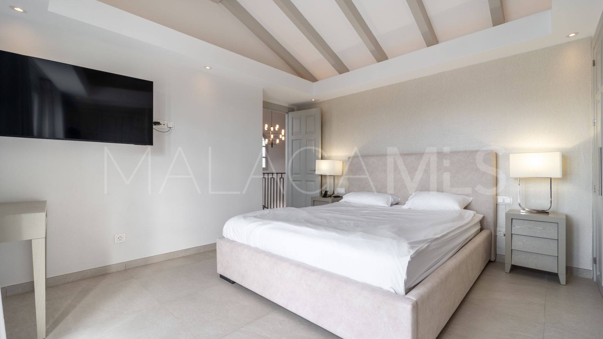 For sale 6 bedrooms villa in Los Naranjos Golf