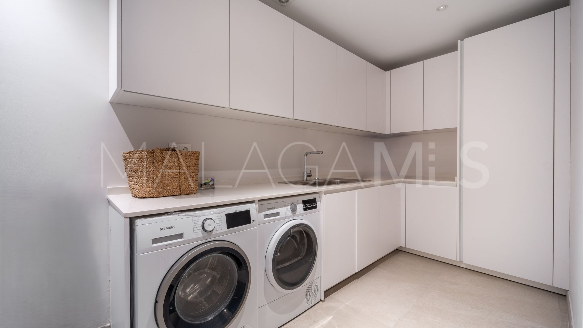 For sale 6 bedrooms villa in Los Naranjos Golf