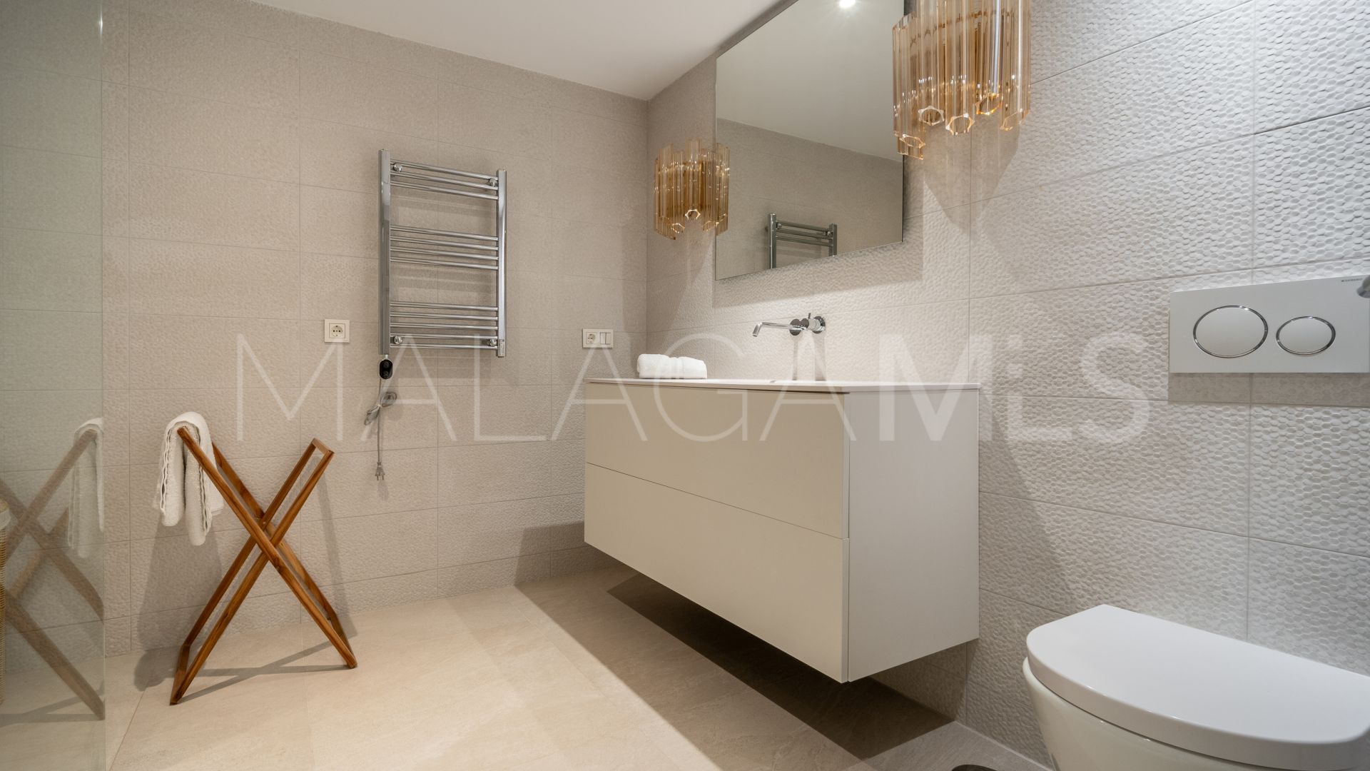 For sale 6 bedrooms villa in Los Naranjos Golf