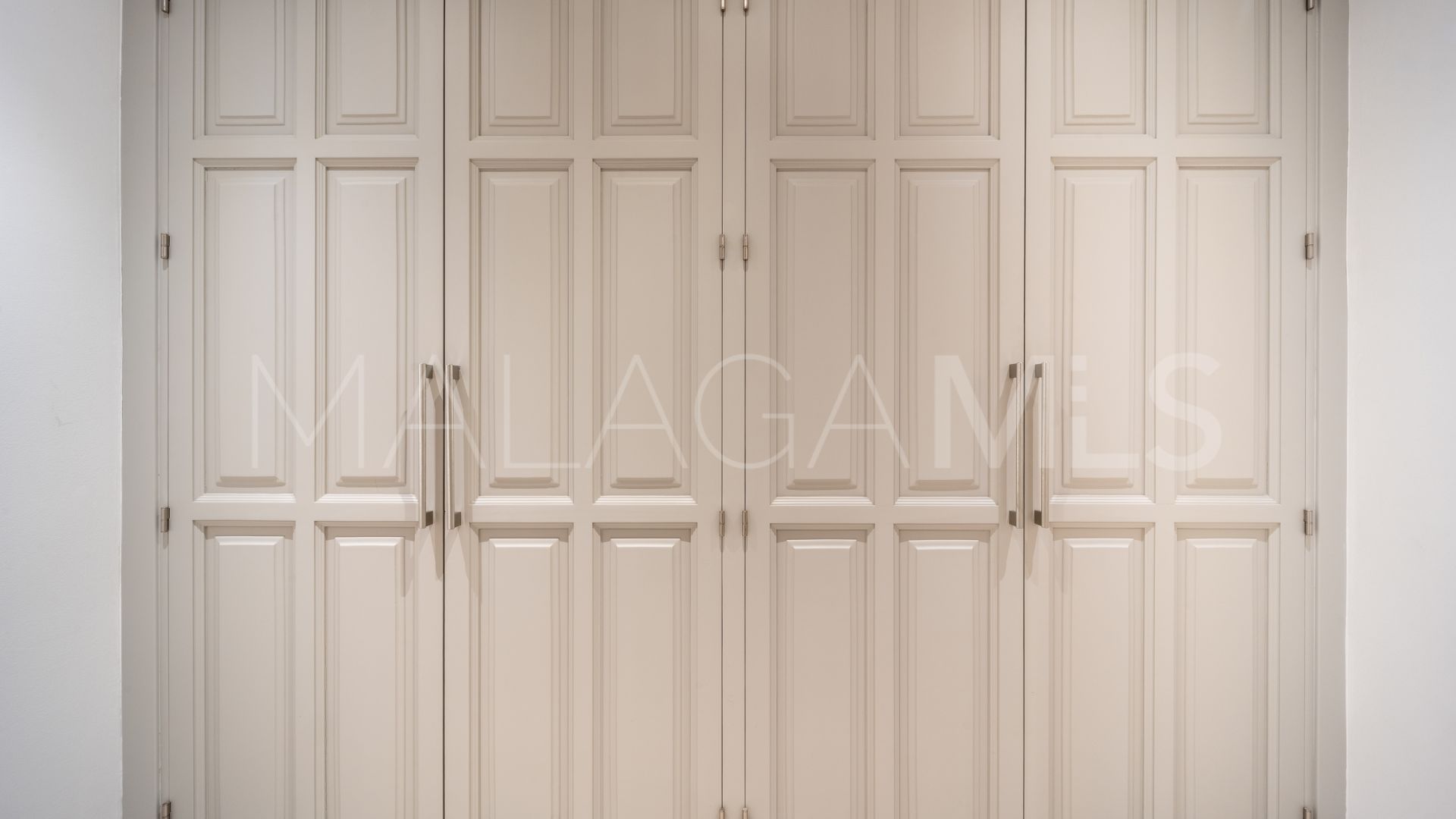 For sale 6 bedrooms villa in Los Naranjos Golf