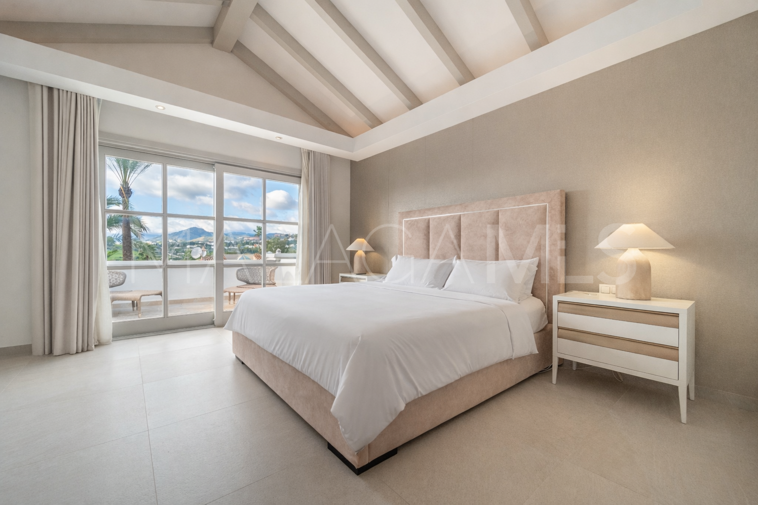 For sale 6 bedrooms villa in Los Naranjos Golf