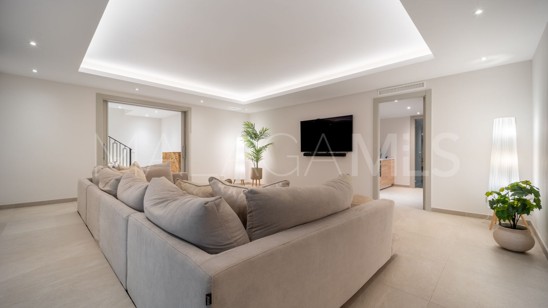 For sale 6 bedrooms villa in Los Naranjos Golf