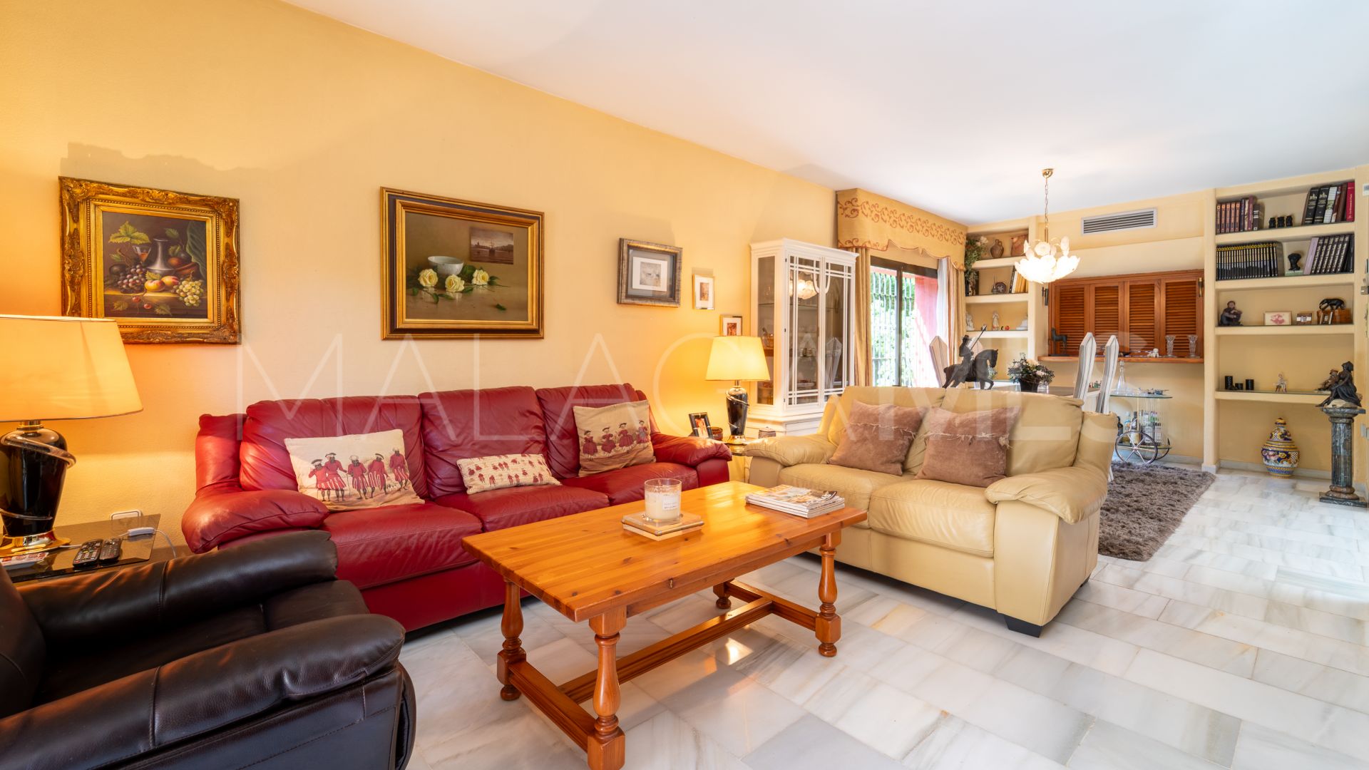 Villa for sale in Nueva Andalucia