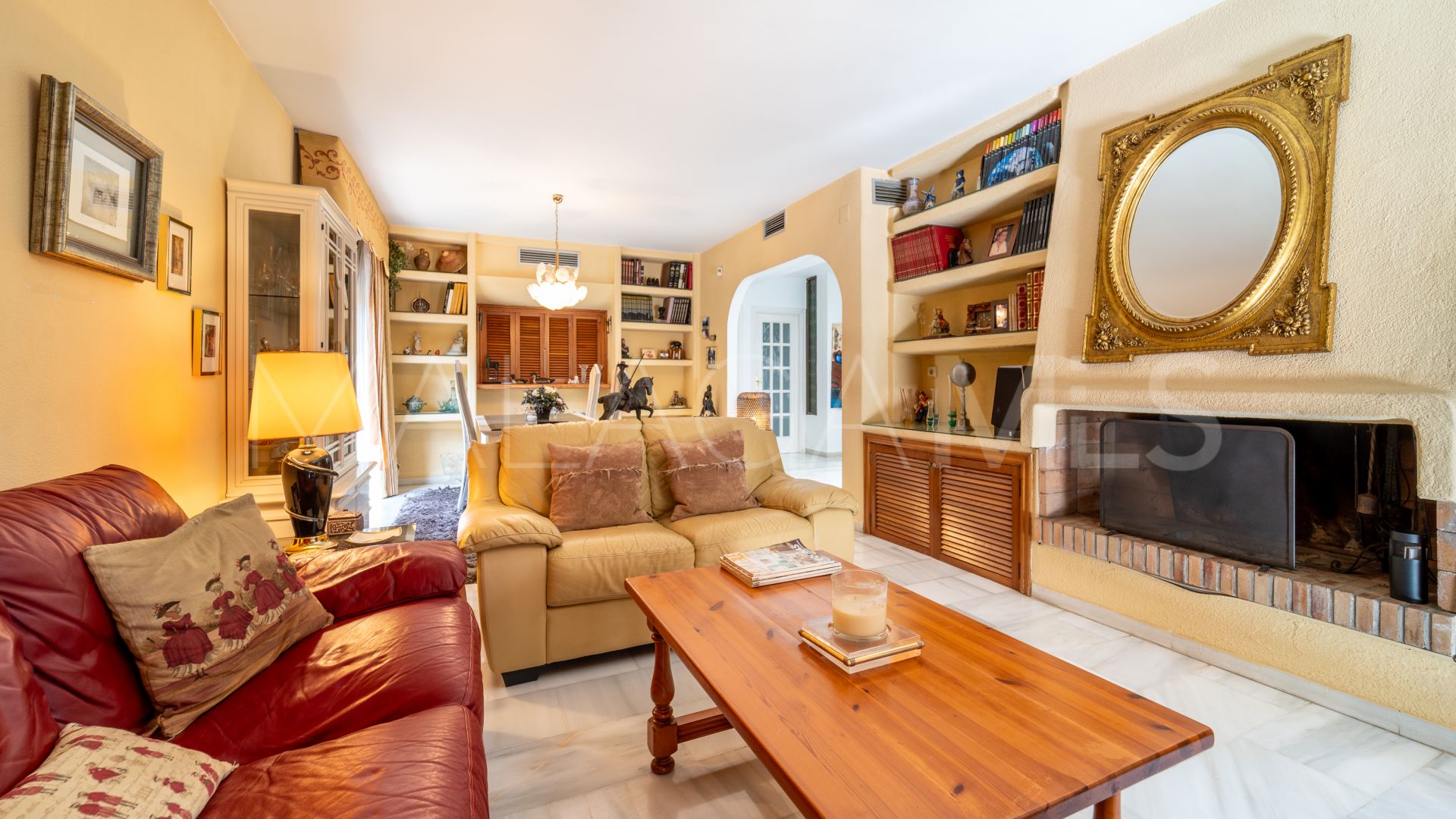 Villa for sale in Nueva Andalucia