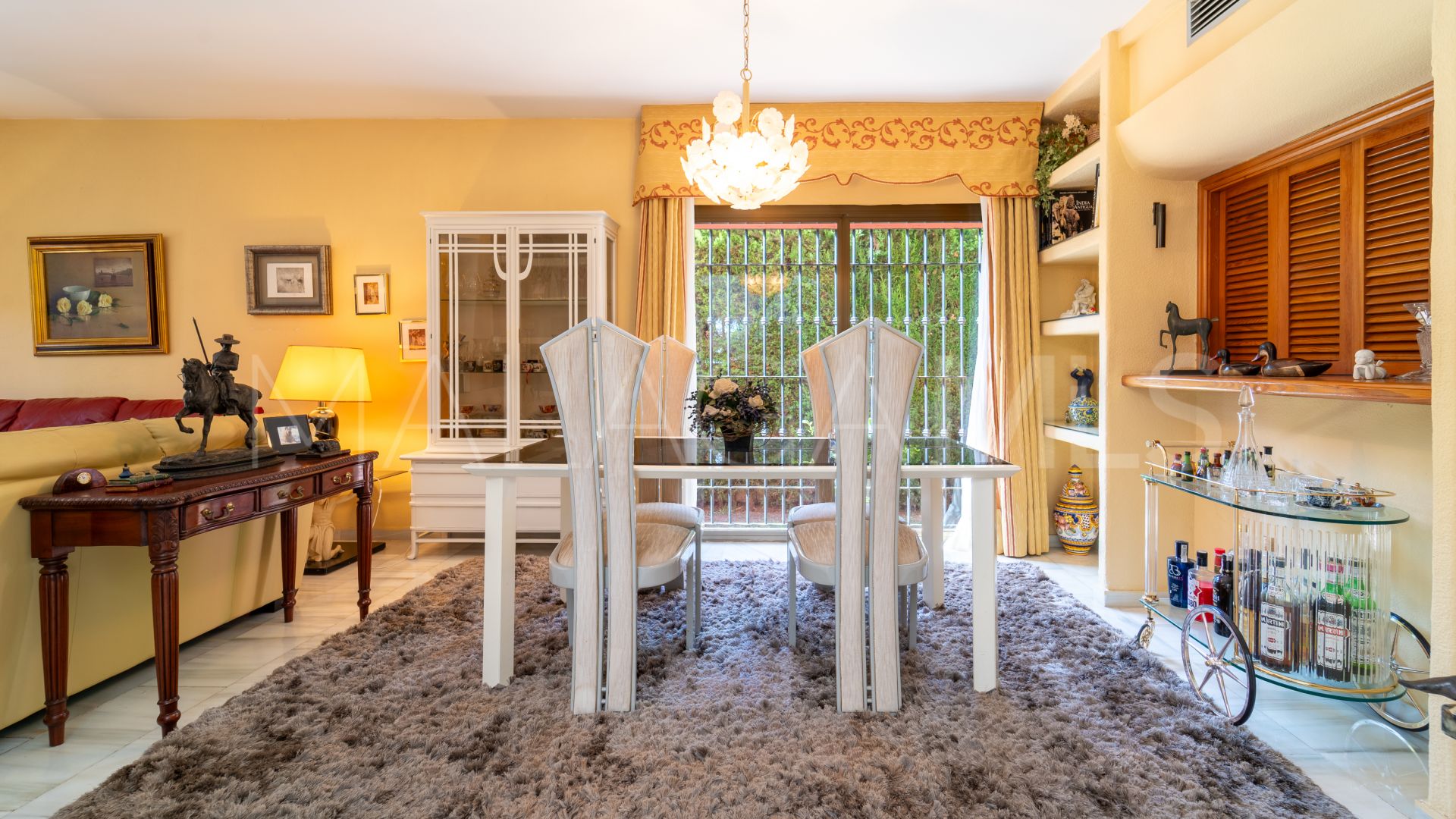 Villa for sale in Nueva Andalucia