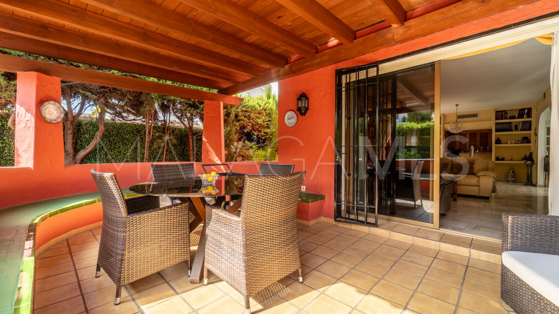 Villa for sale in Nueva Andalucia
