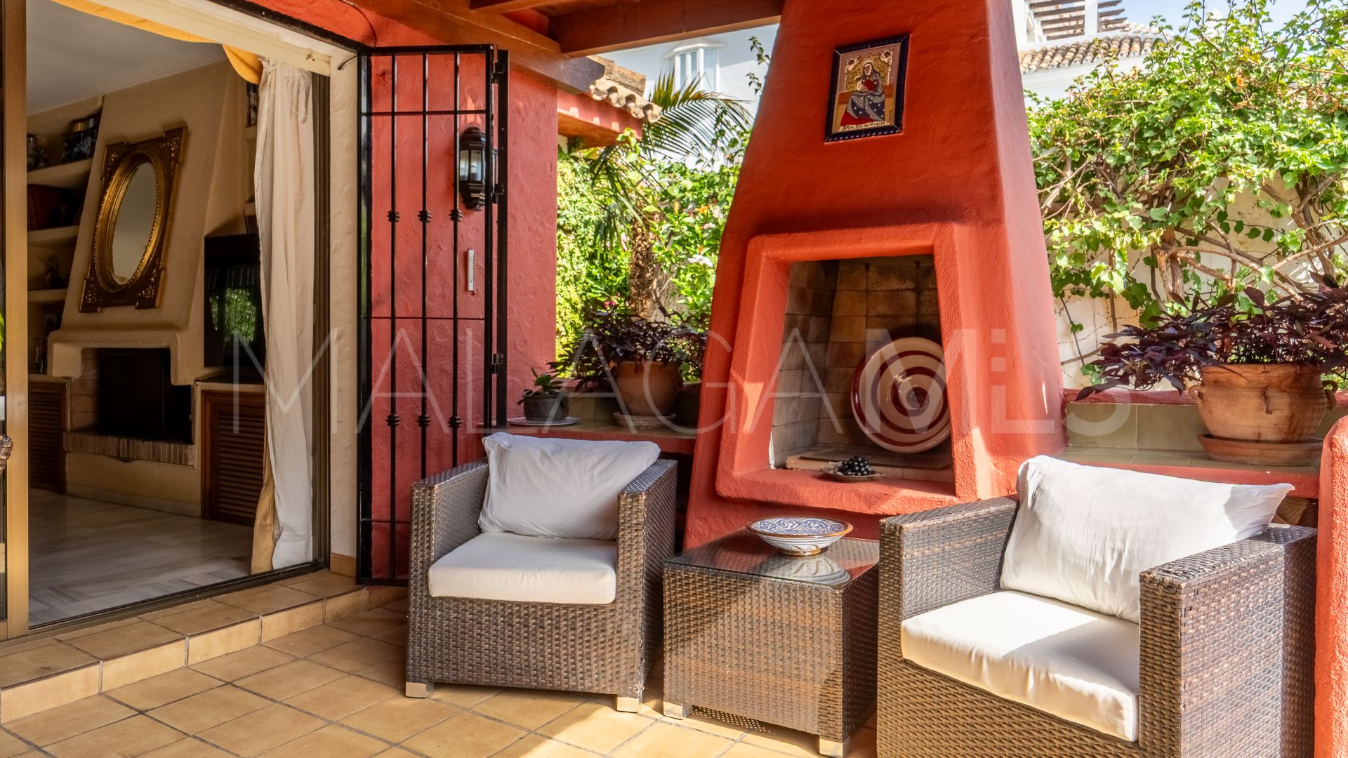 Villa for sale in Nueva Andalucia