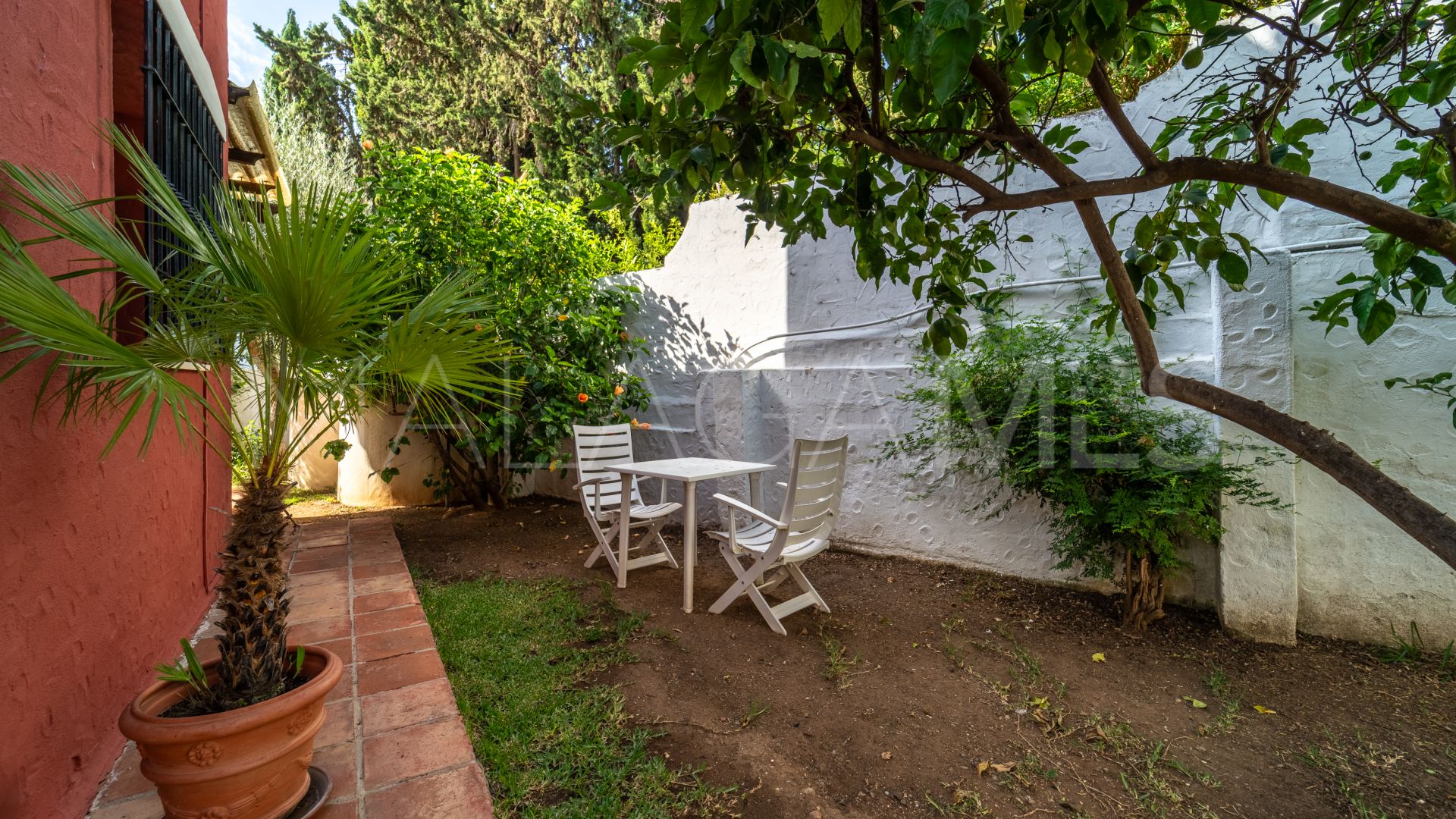 Villa for sale in Nueva Andalucia