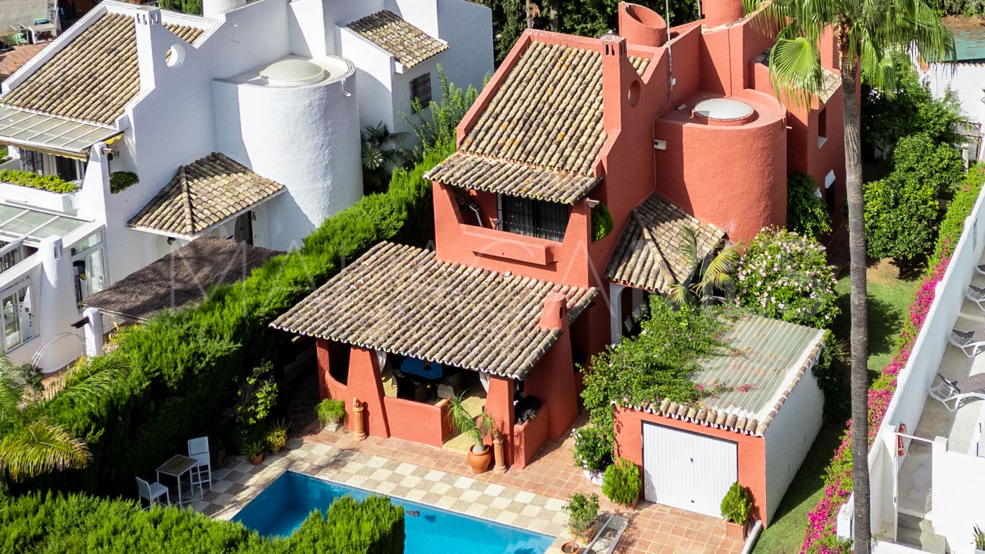 Villa for sale in Nueva Andalucia