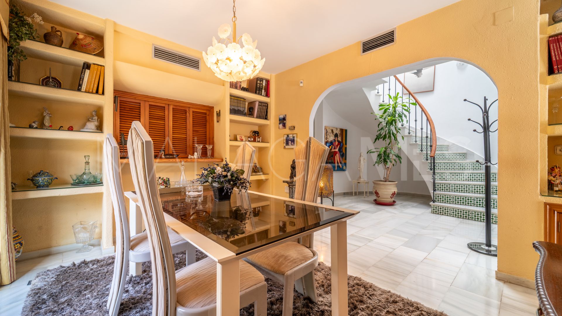 Villa for sale in Nueva Andalucia