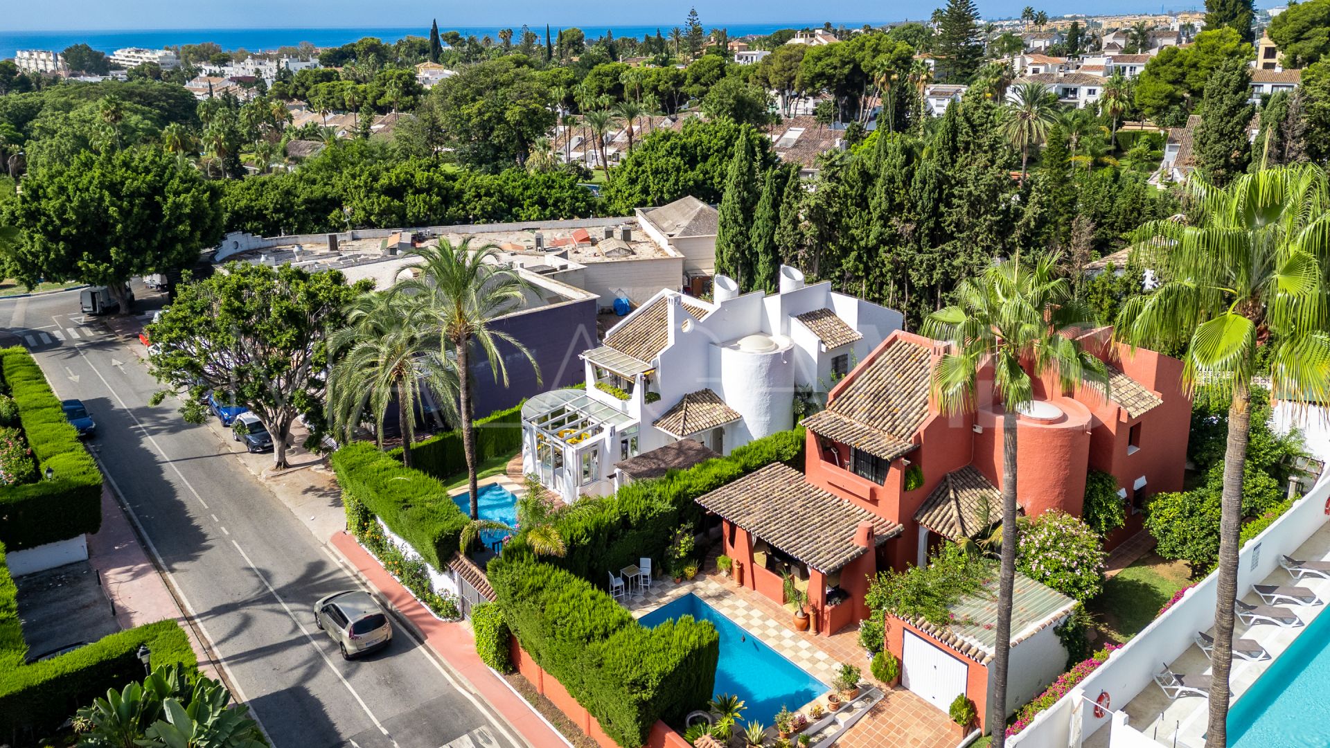 Villa for sale in Nueva Andalucia