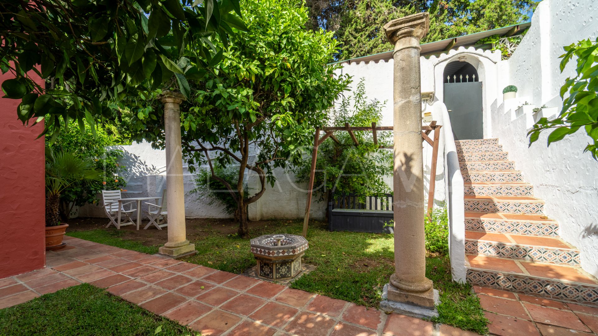 Villa for sale in Nueva Andalucia