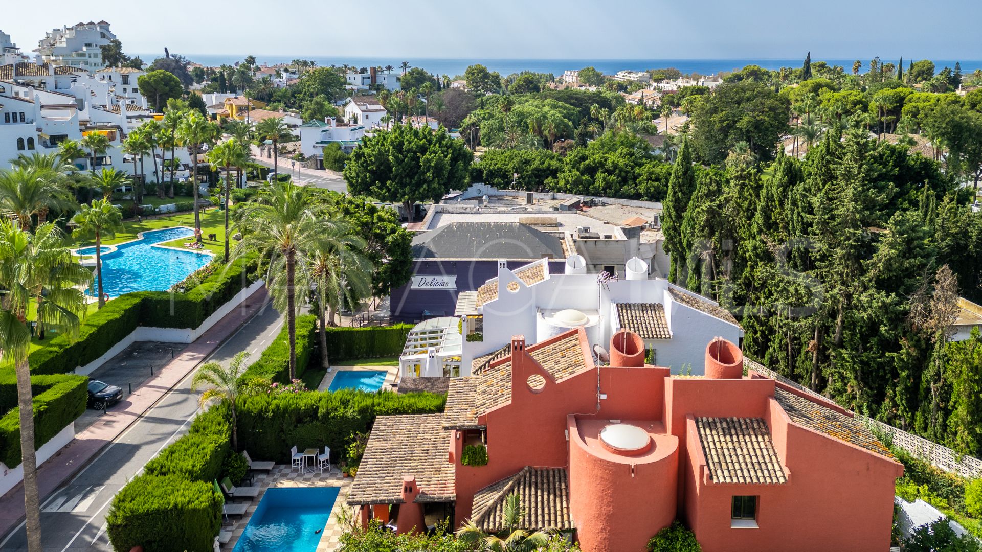 Villa for sale in Nueva Andalucia