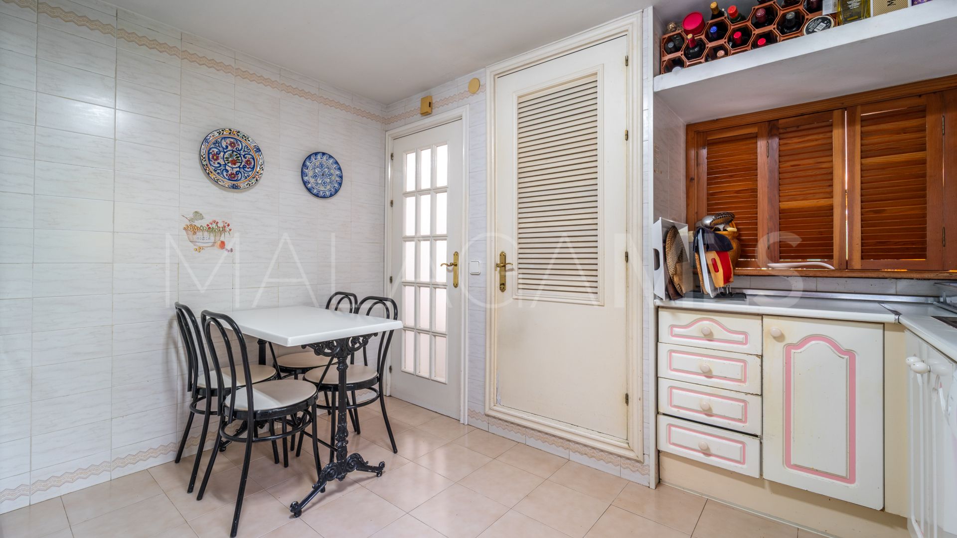 Villa for sale in Nueva Andalucia