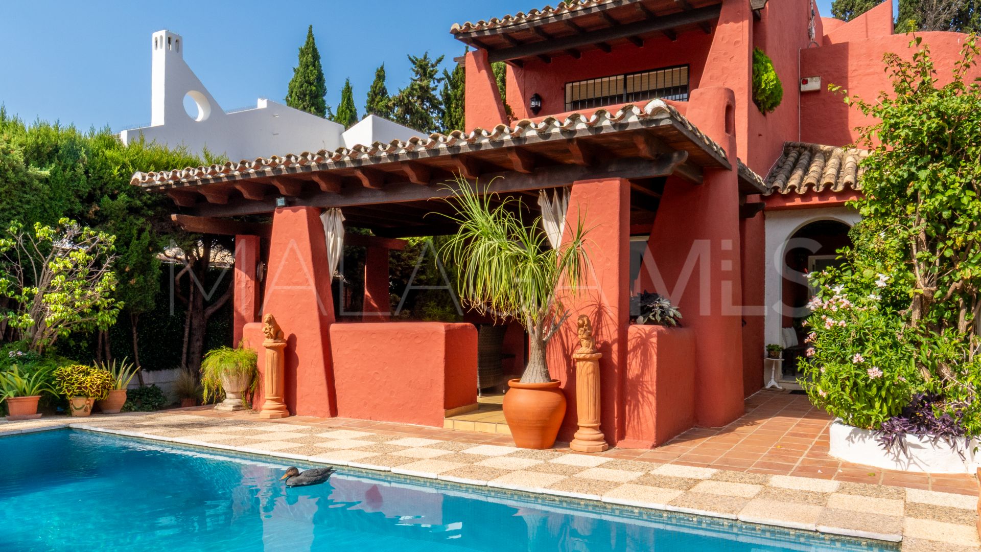 Villa for sale in Nueva Andalucia
