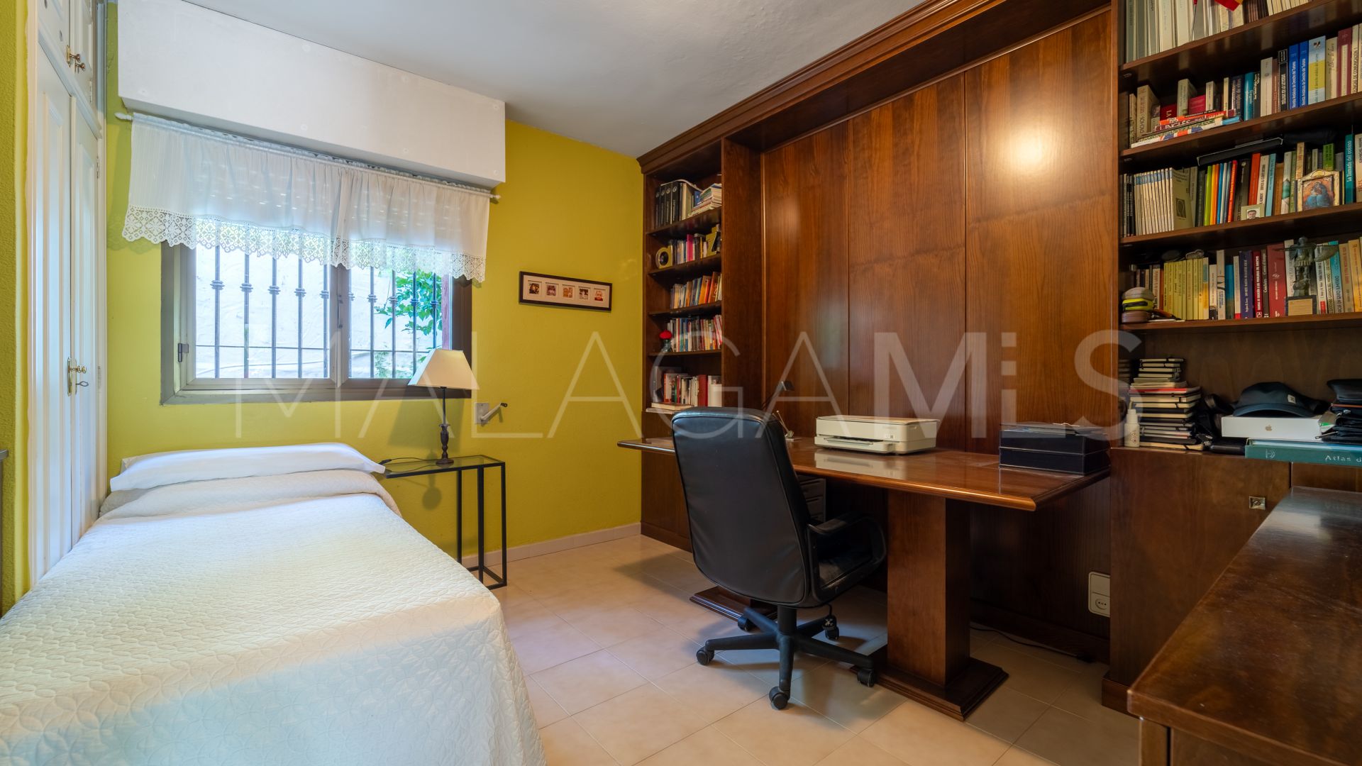 Villa for sale in Nueva Andalucia