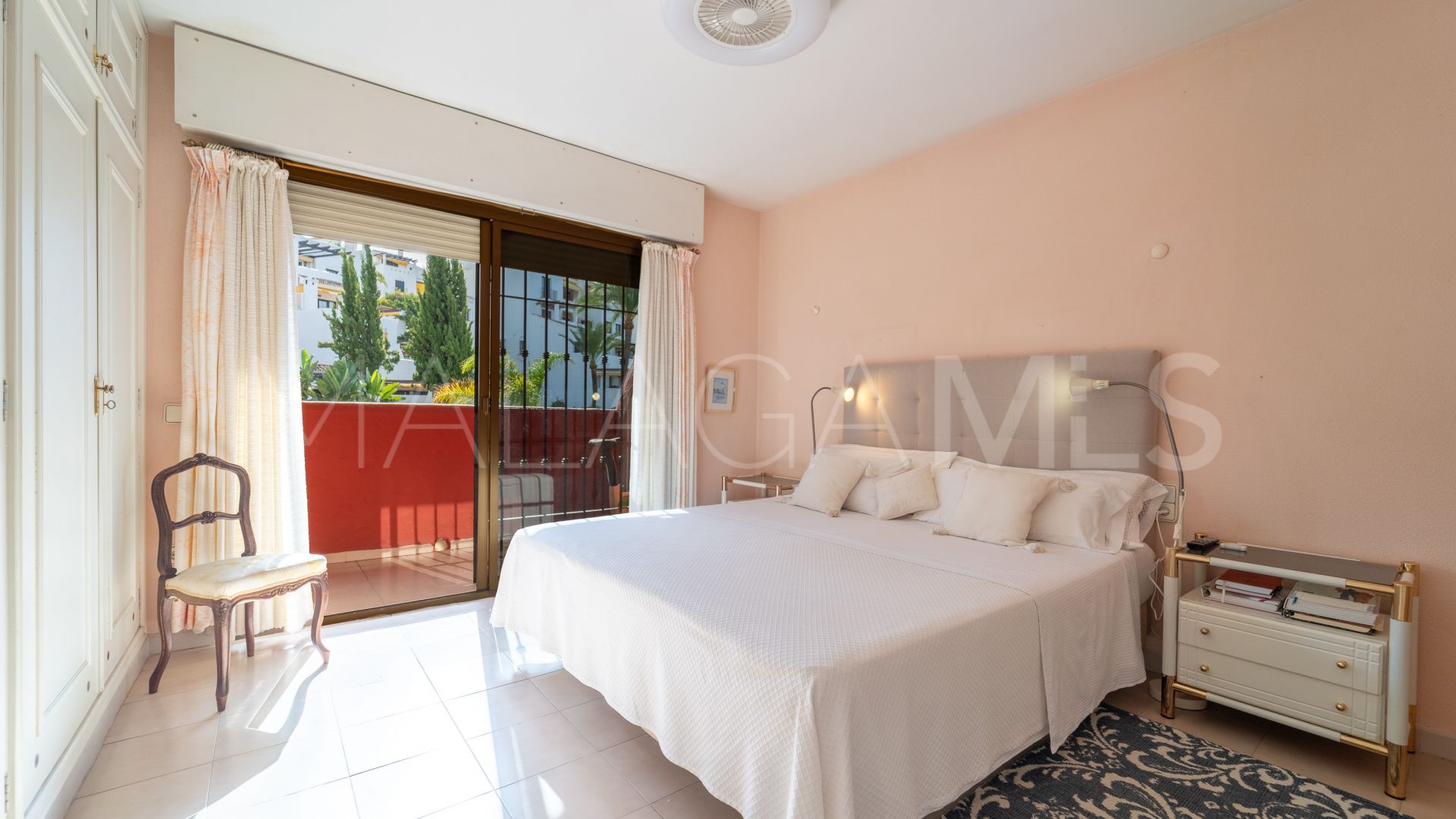 Villa for sale in Nueva Andalucia