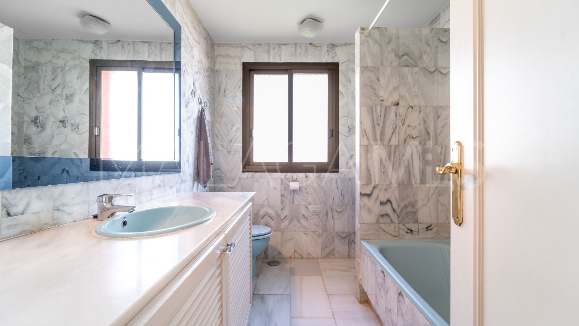 Villa for sale in Nueva Andalucia