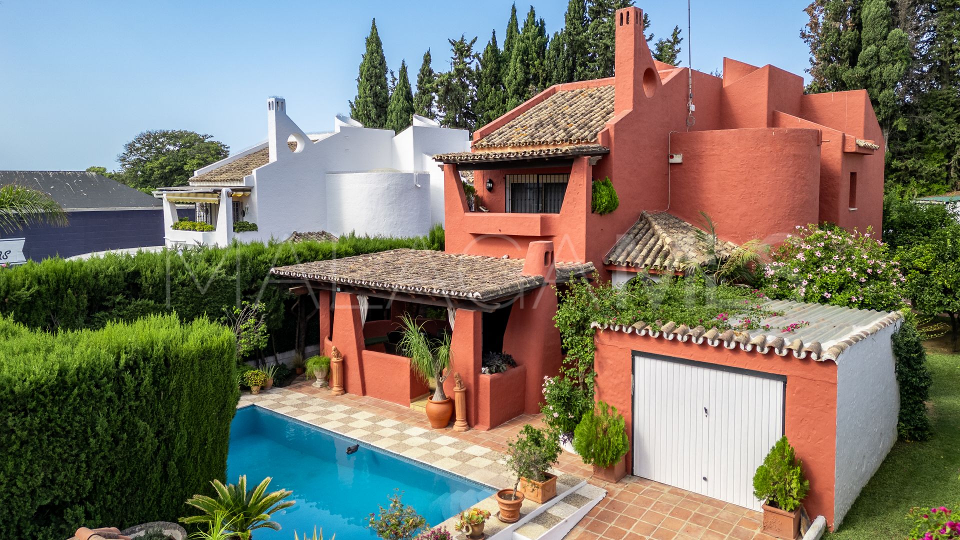 Villa for sale in Nueva Andalucia