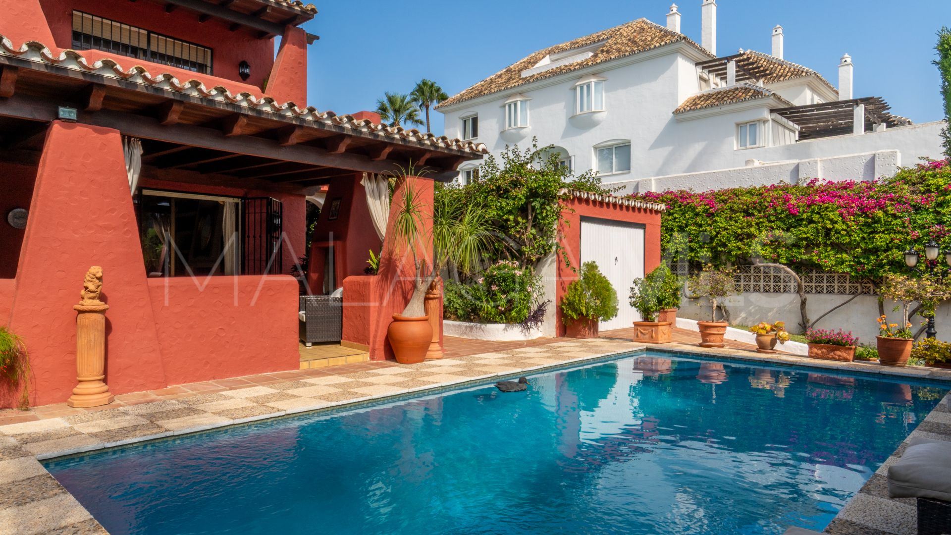 Villa for sale in Nueva Andalucia