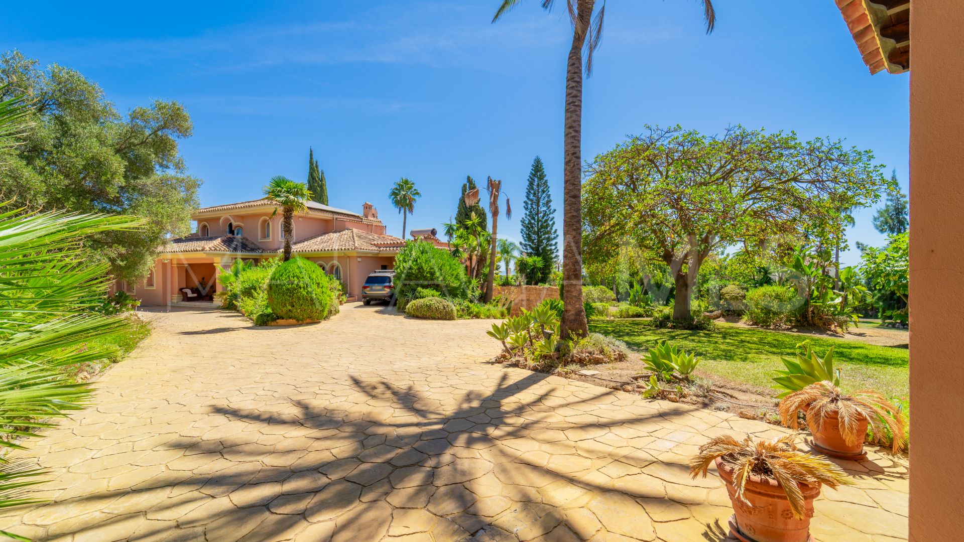 Villa for sale in Cerrado de Elviria