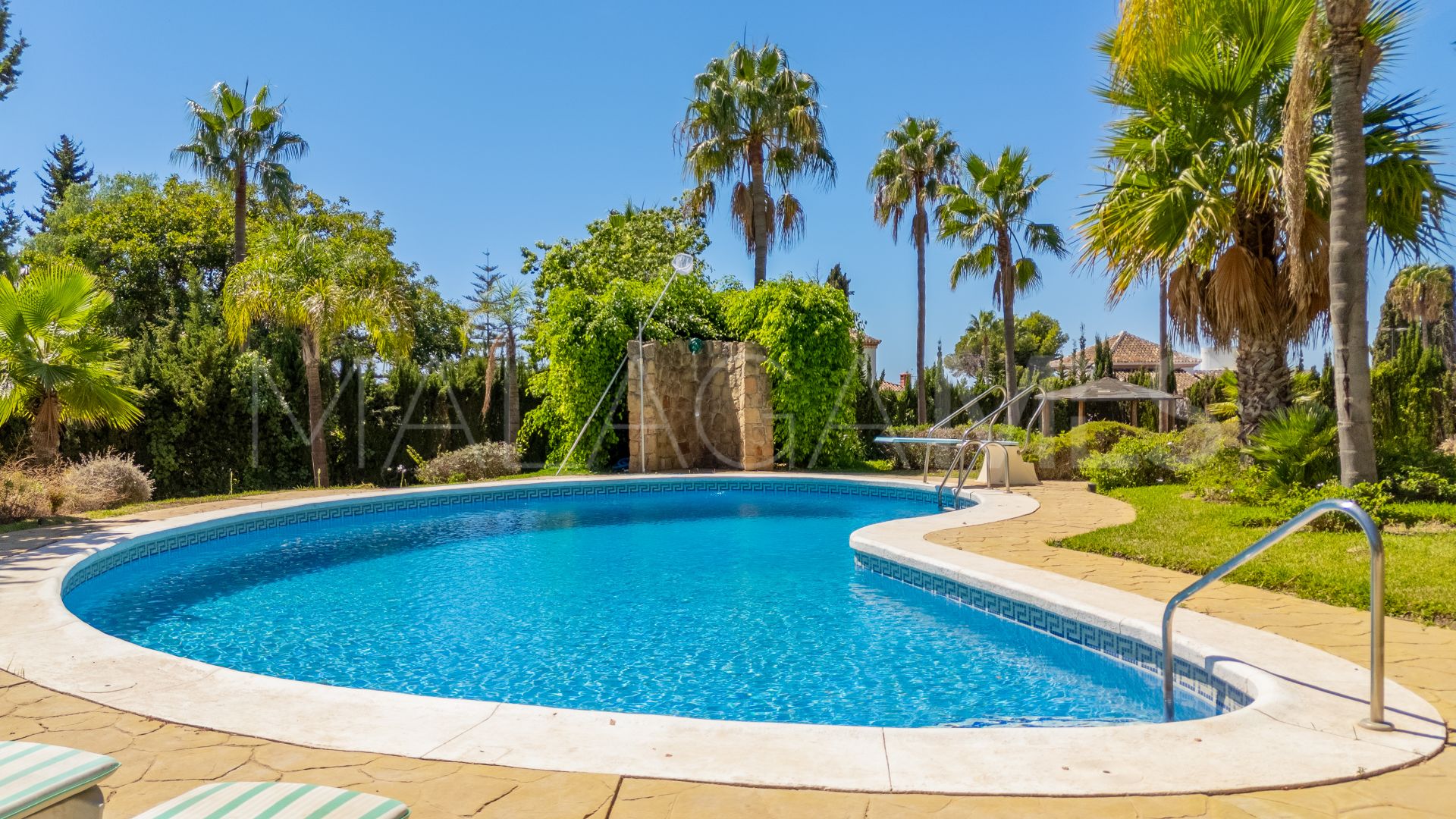 Villa for sale in Cerrado de Elviria