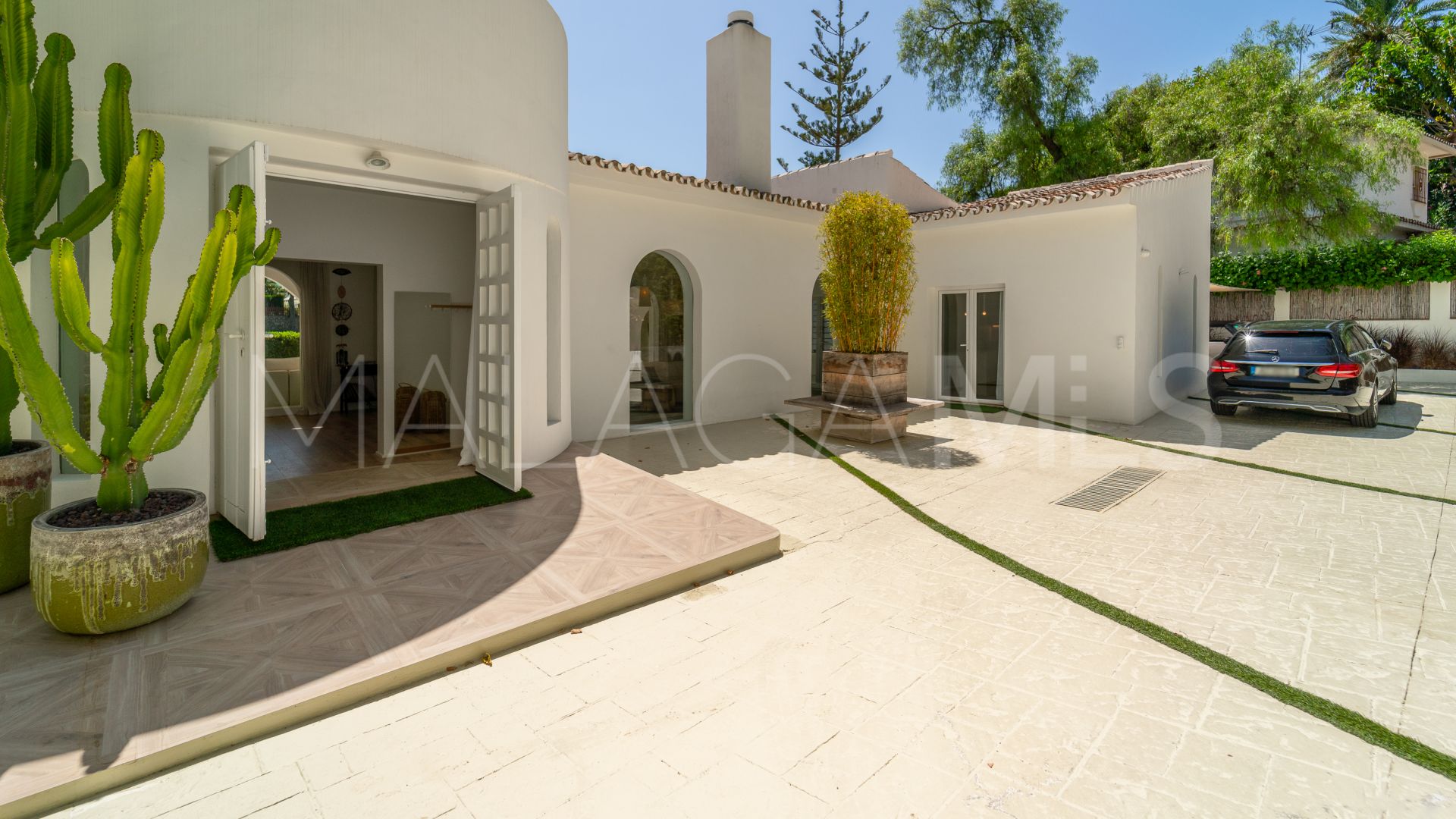 Villa for sale in Guadalmina Alta