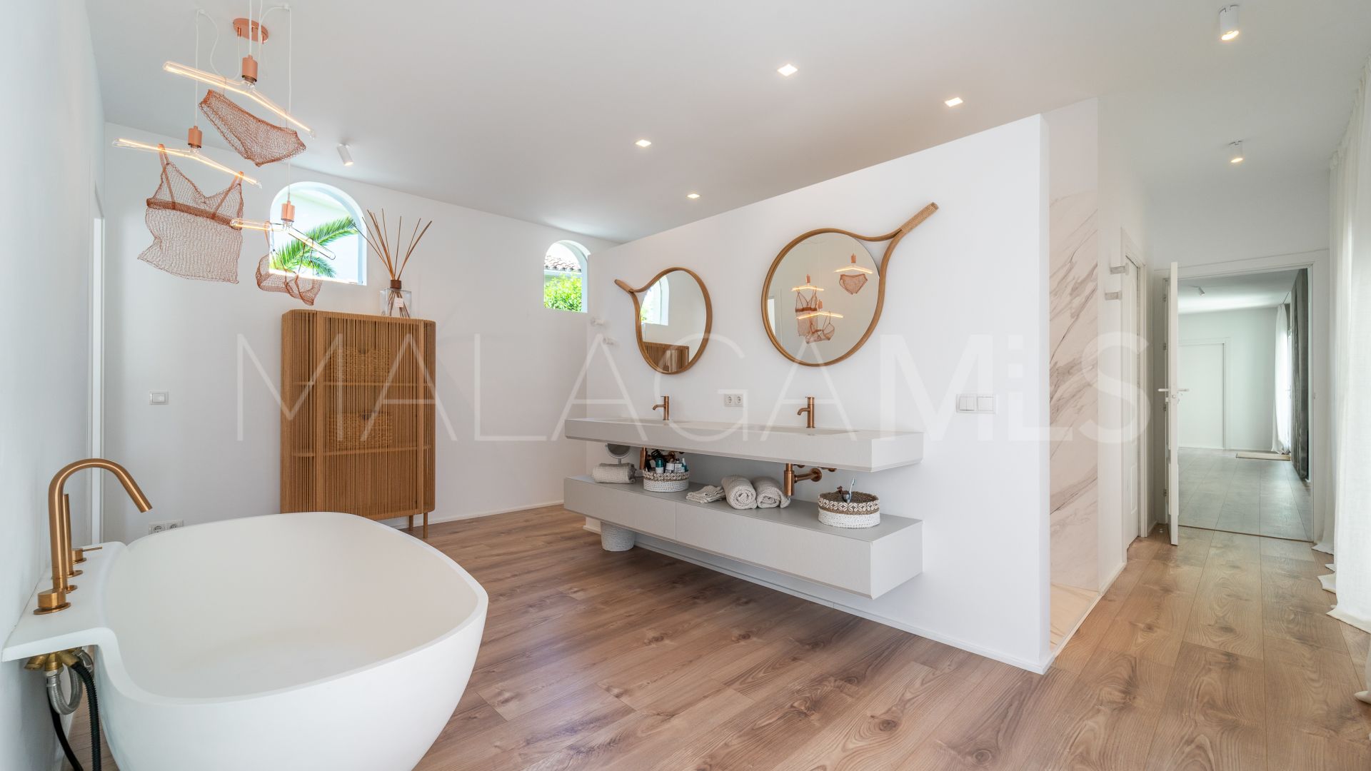 Villa for sale in Guadalmina Alta