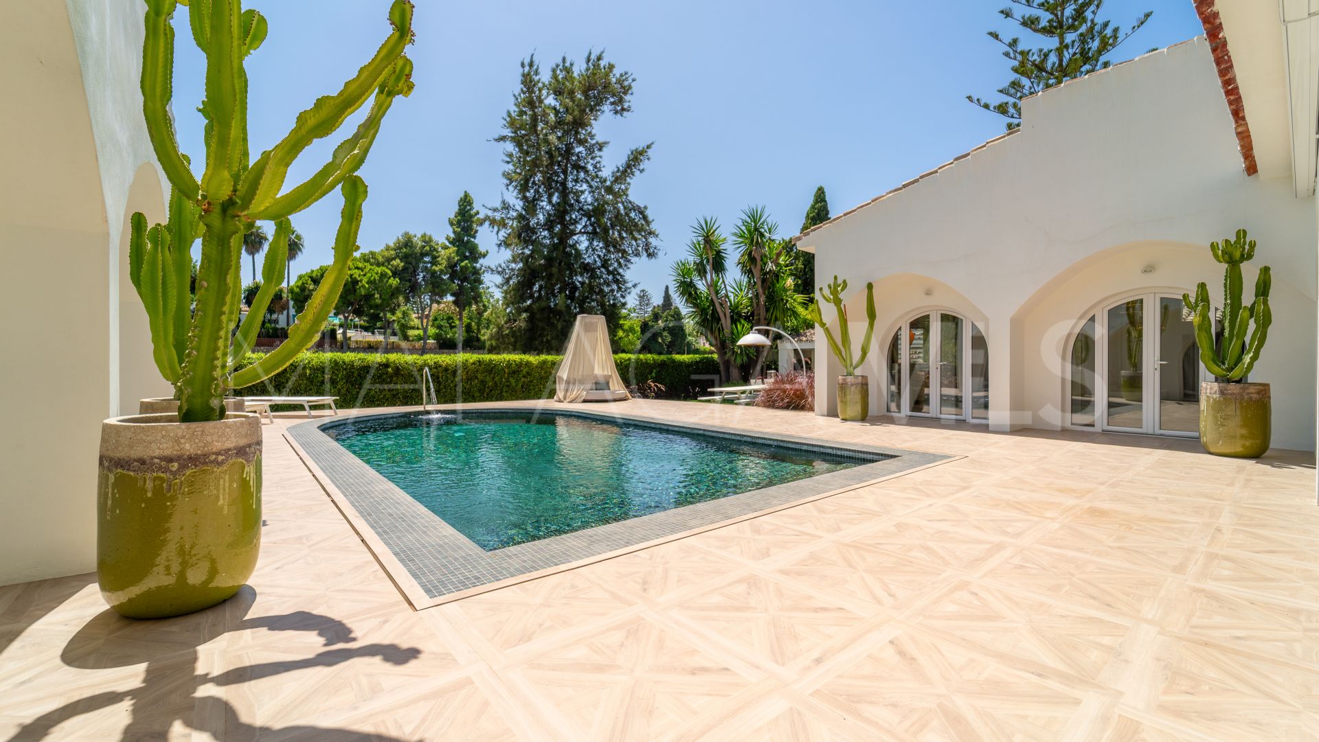 Villa for sale in Guadalmina Alta