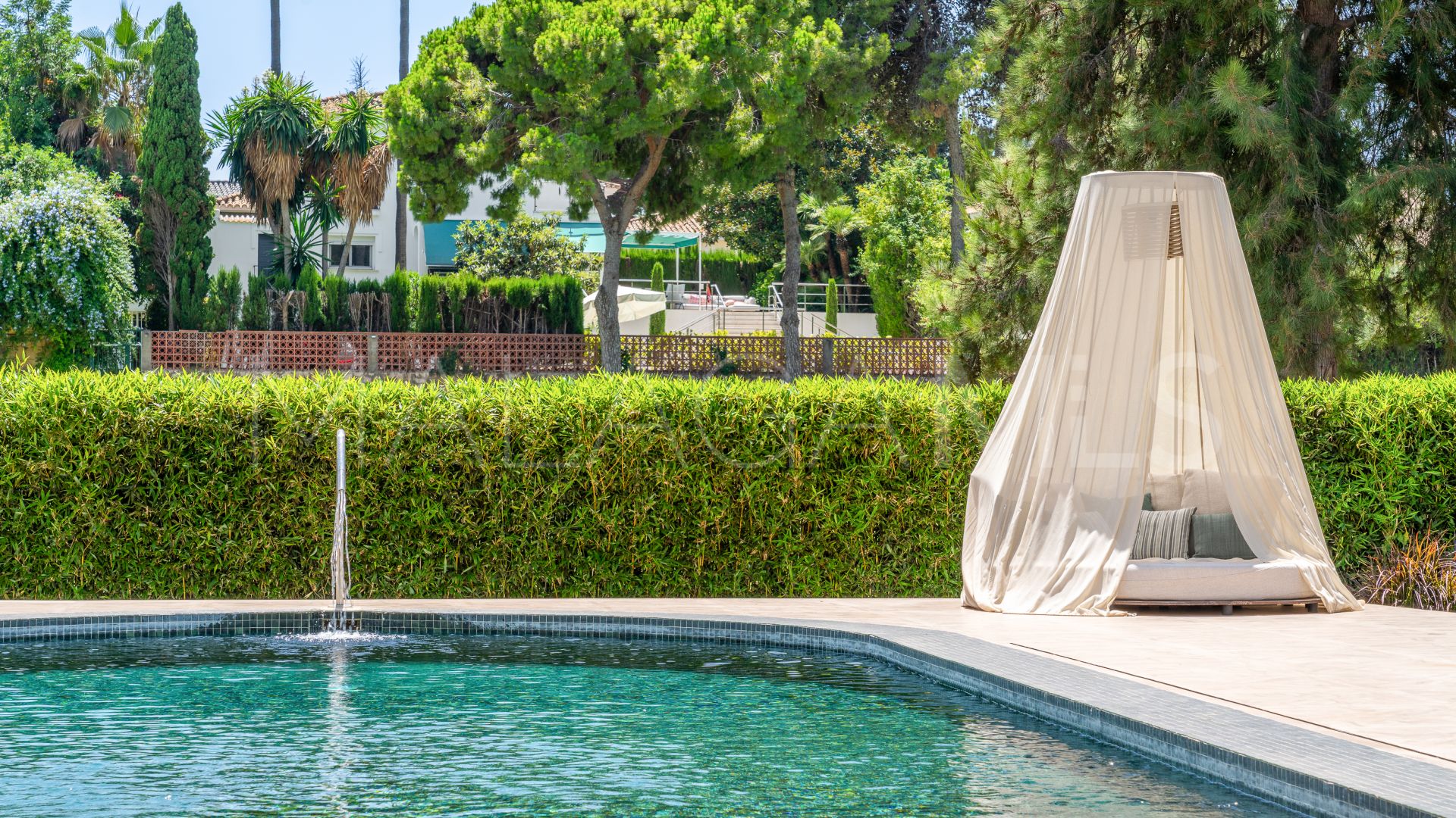 Villa for sale in Guadalmina Alta