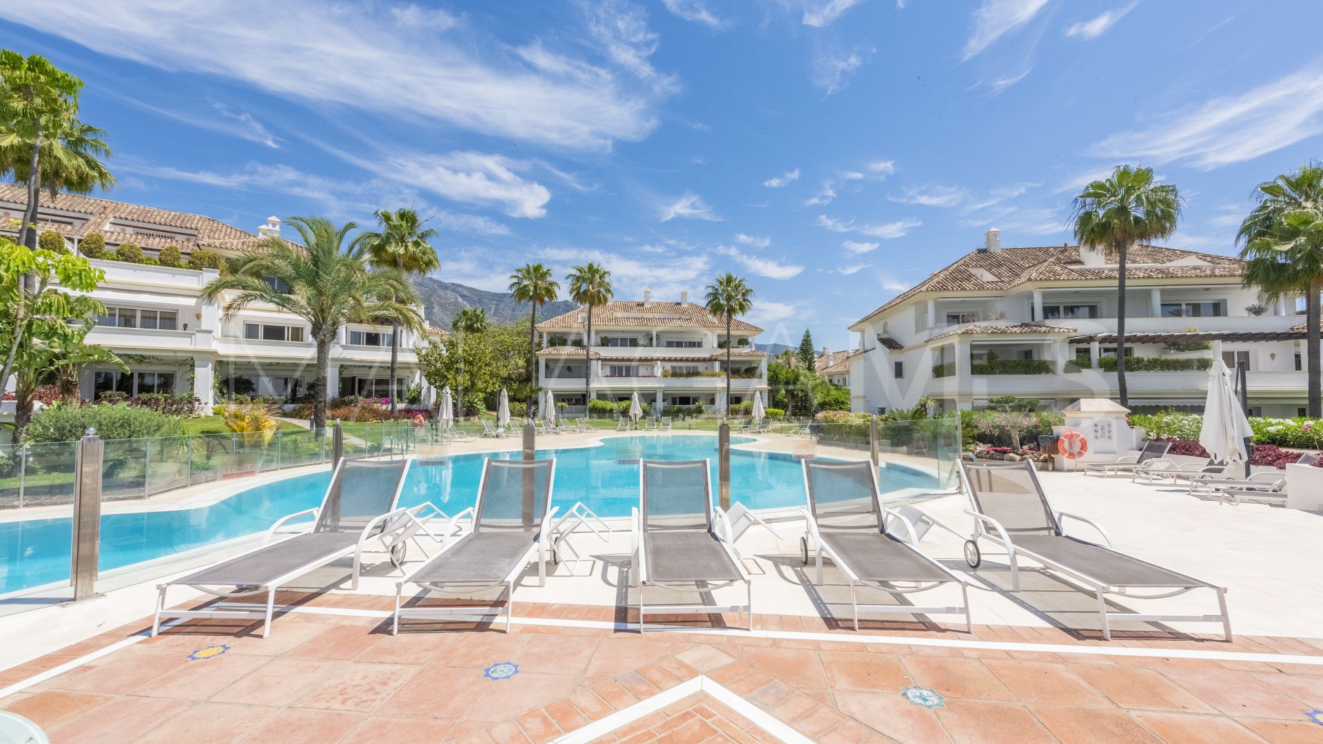 Duplex penthouse for sale in Monte Paraiso