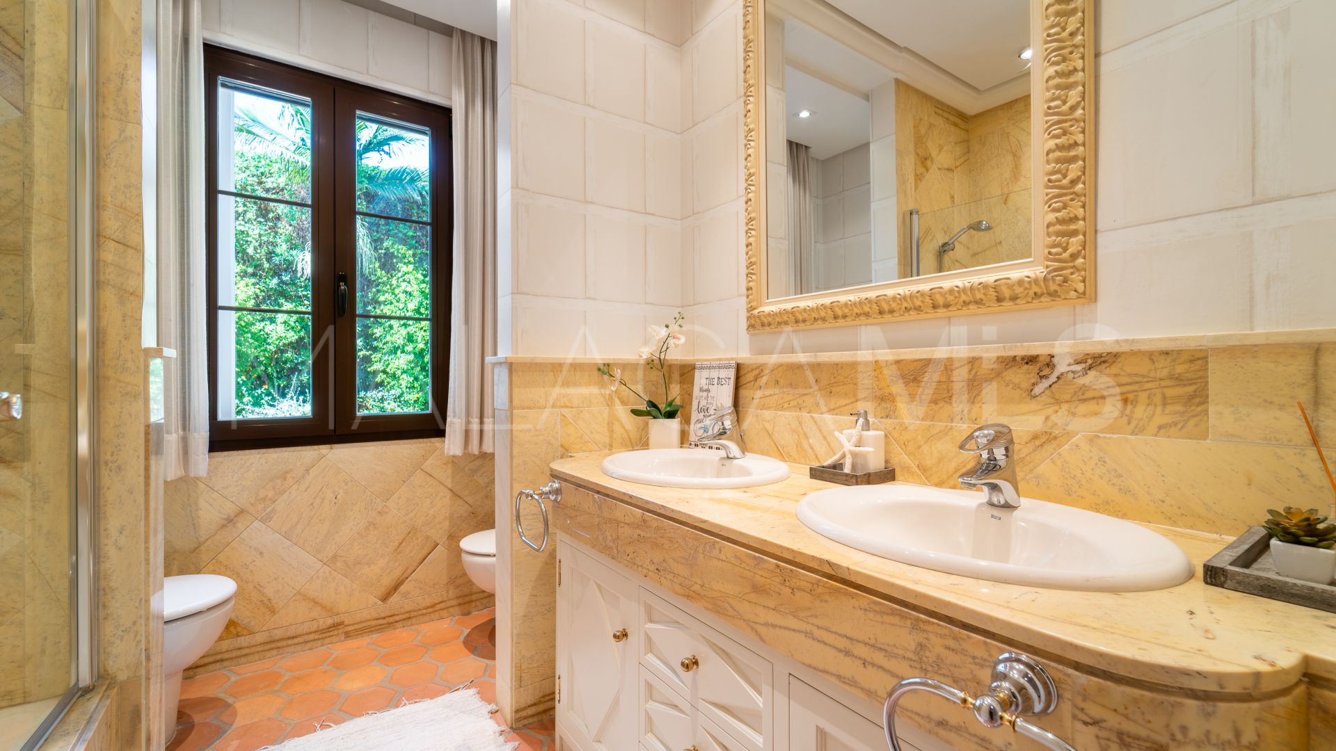 Villa with 8 bedrooms for sale in Guadalmina Baja
