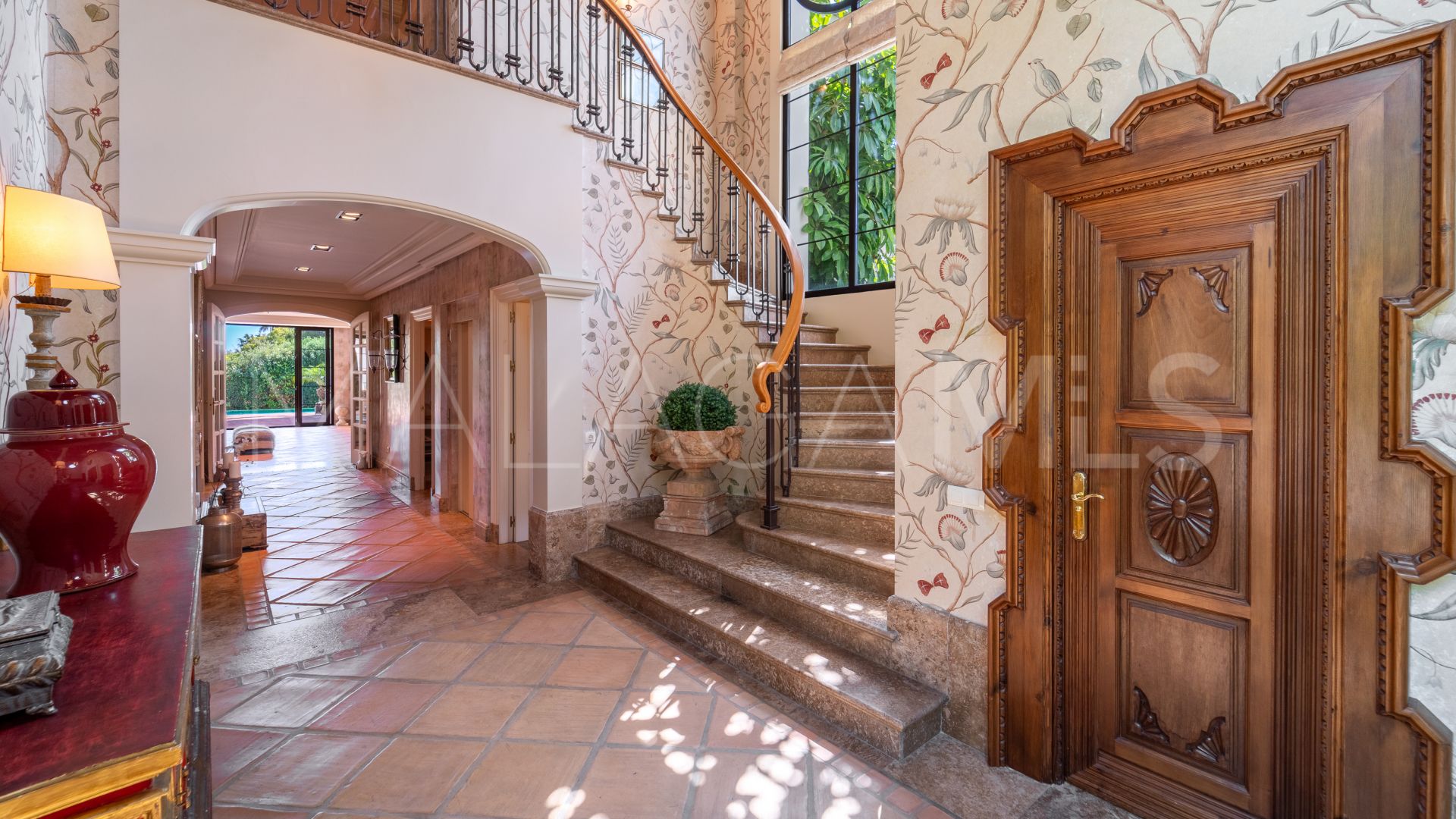 Villa with 8 bedrooms for sale in Guadalmina Baja